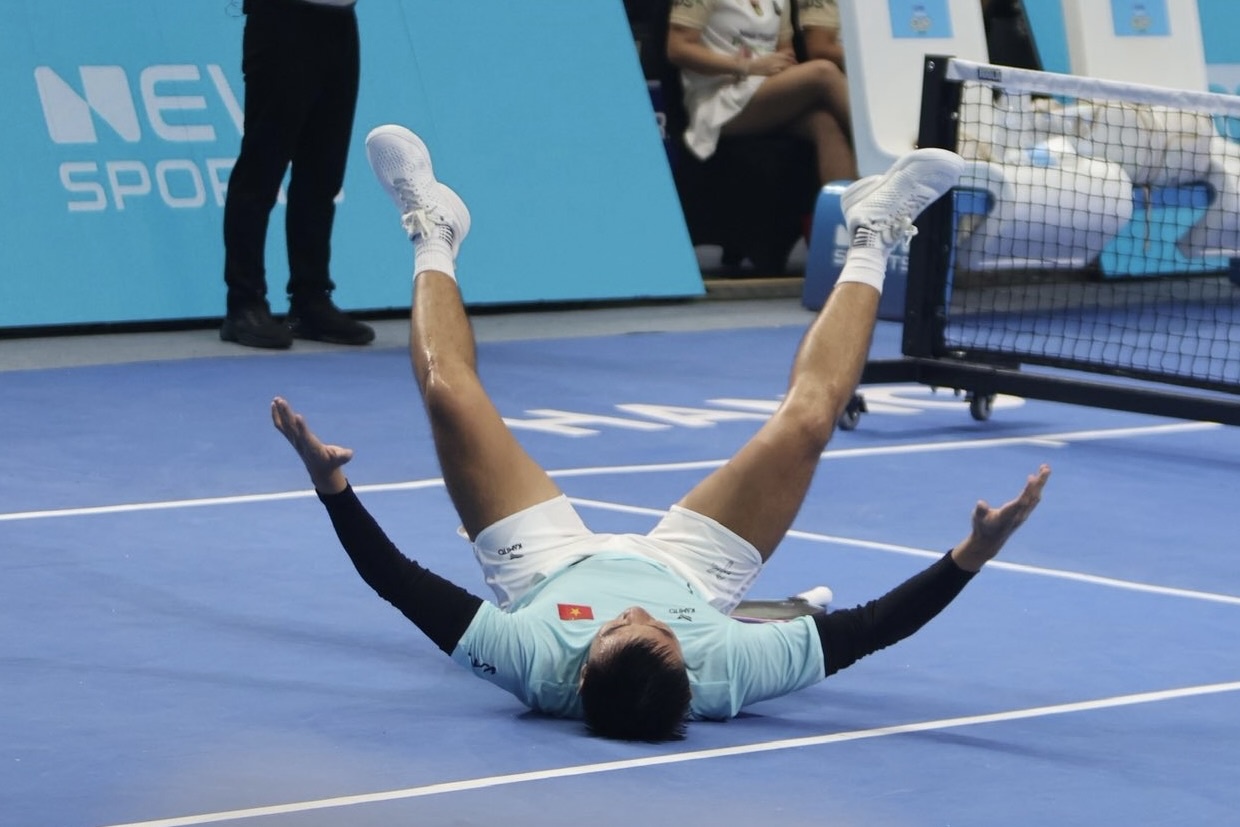 Ly Hoang Nam nam ra san an mung khi vo dich PPA Hanoi Cup 2026 hinh anh