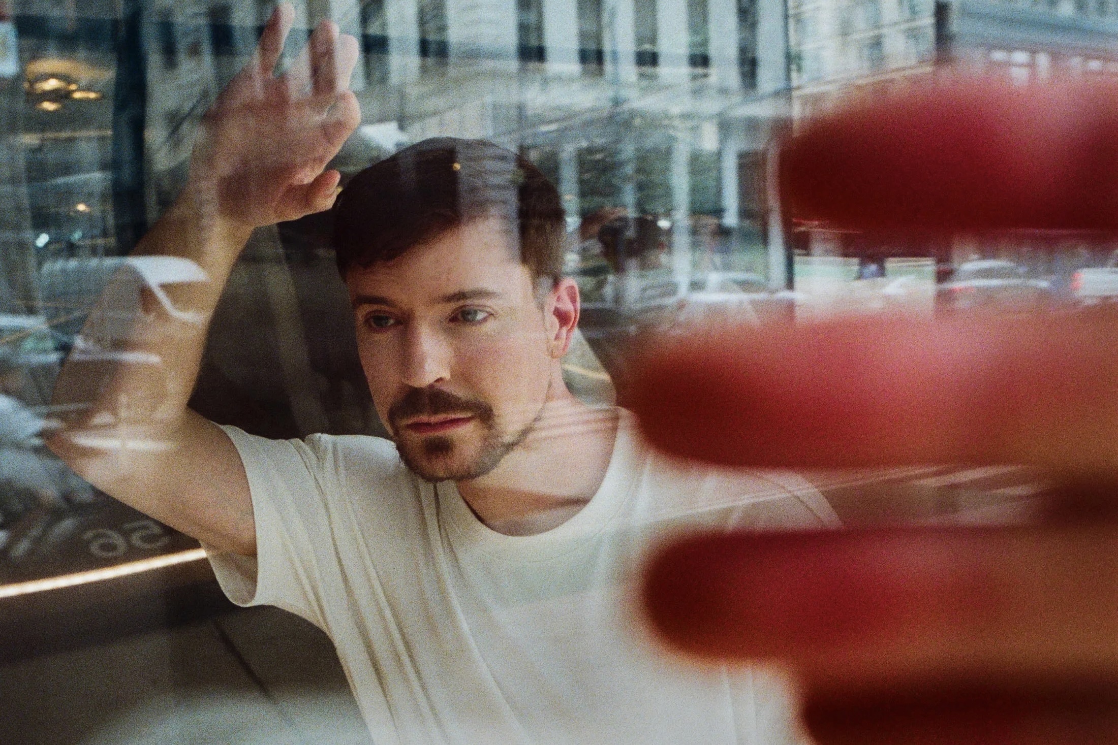 'Vua YouTube' MrBeast lan dau tuyen giam doc marketing hinh anh