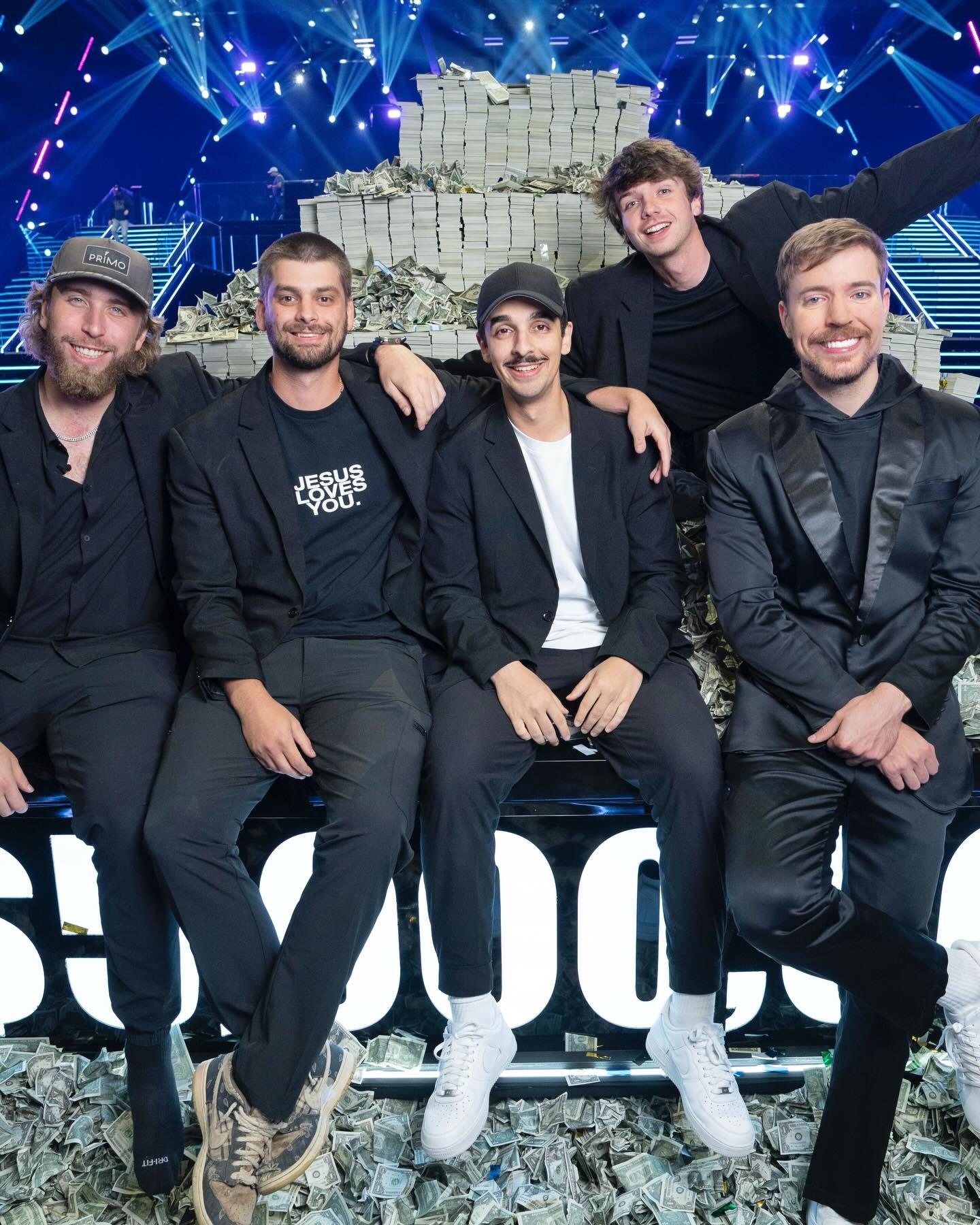 MrBeast,  tuyen dung,  CMO,  kinh doanh anh 1