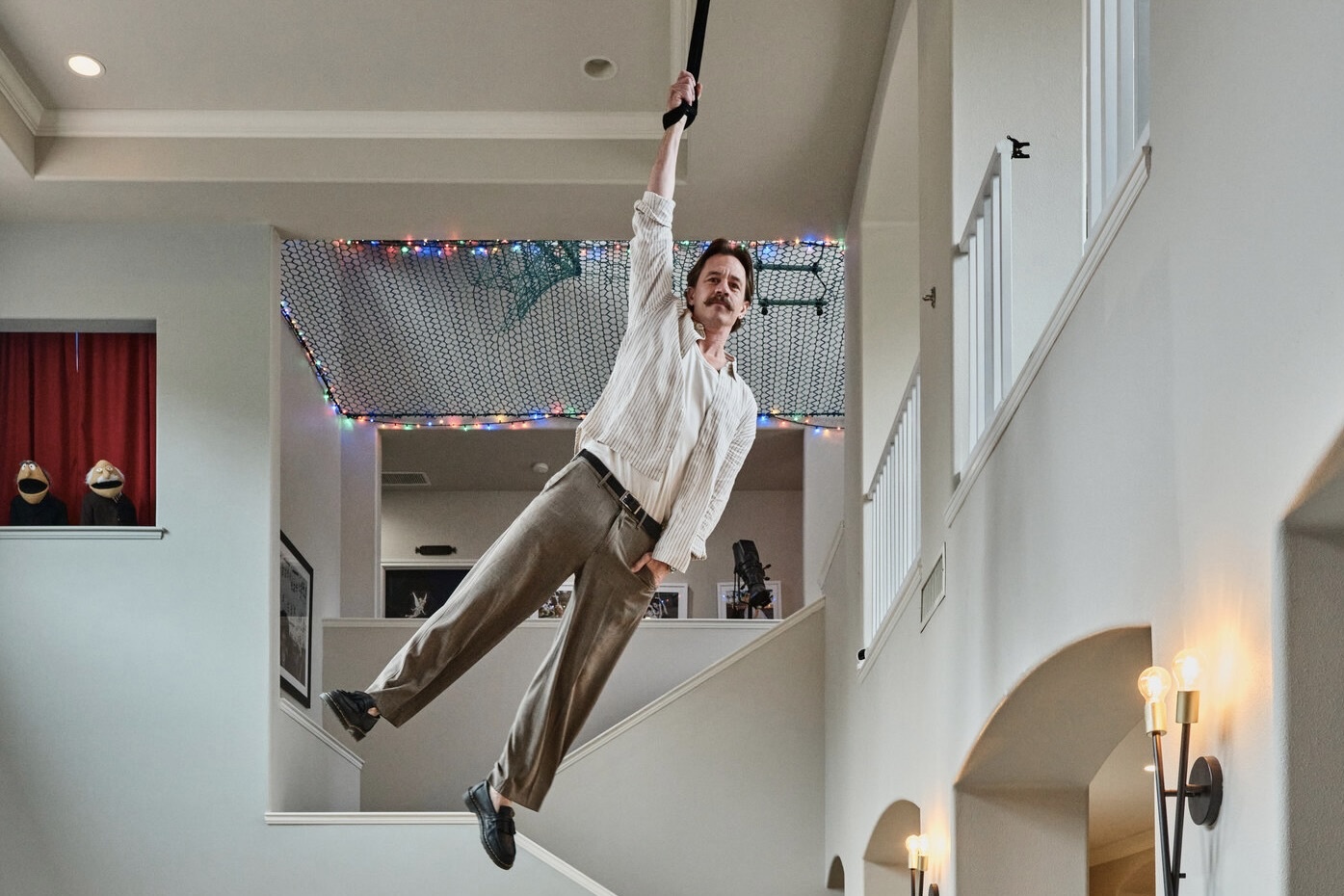 Ben trong 'ngoi nha ao thuat' hut hang ty luot xem tren MXH hinh anh