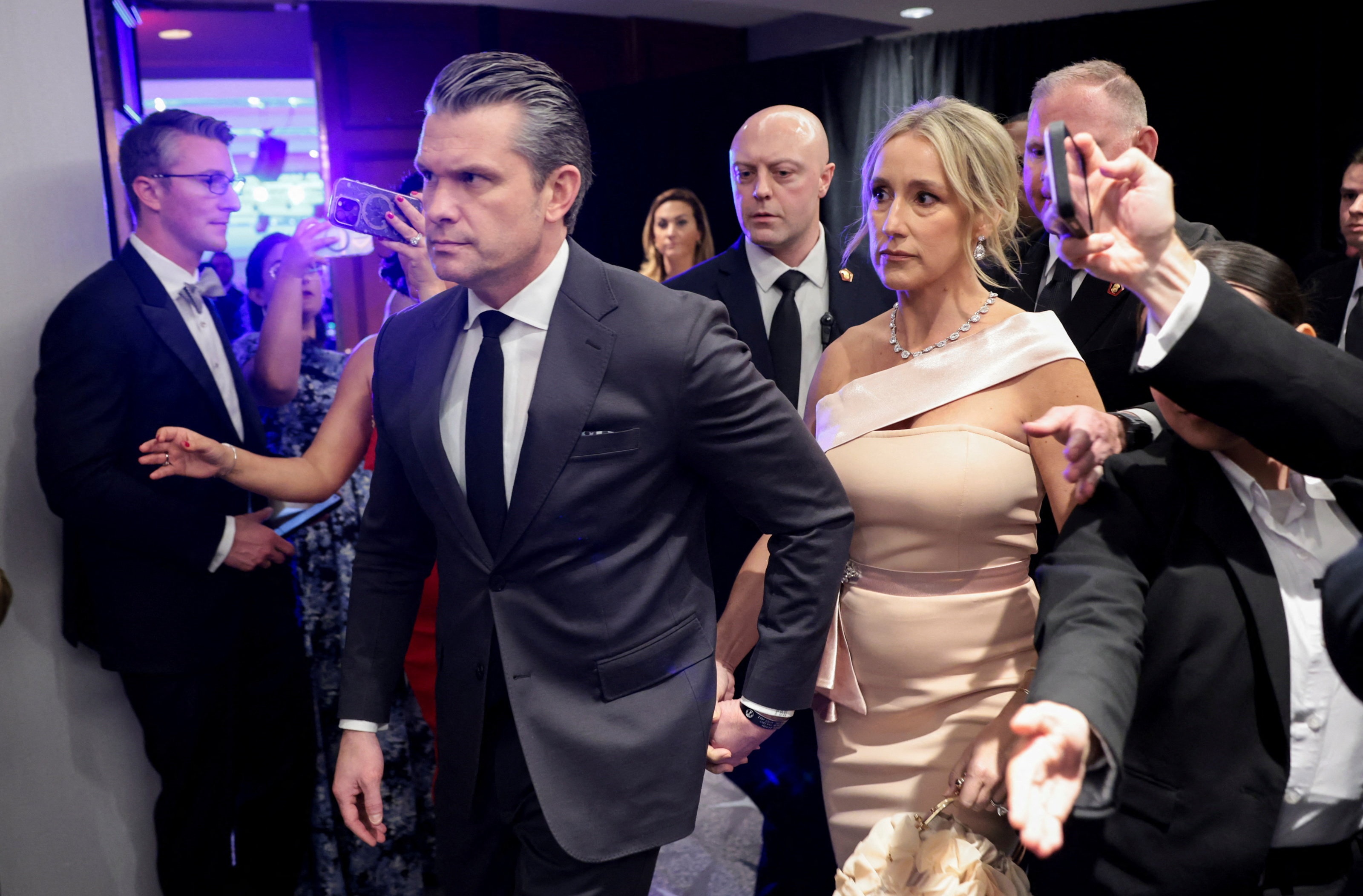 vay,  Jennifer Raduchet,  Nha Trang,  Pete Hegseth,  thoi trang nhanh, anh 1