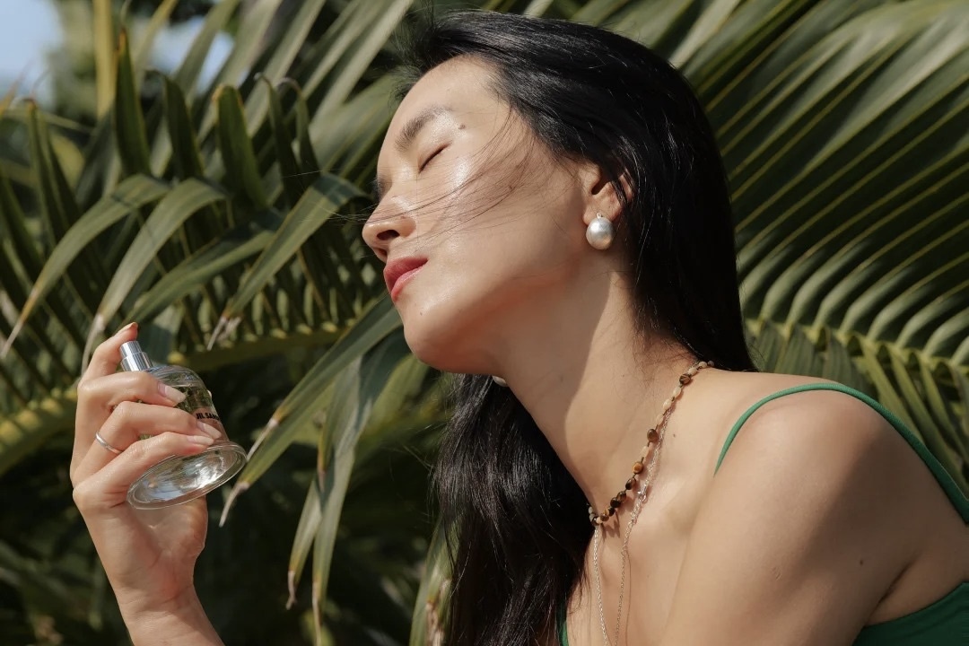 Rui ro khi xit nuoc hoa len co hinh anh