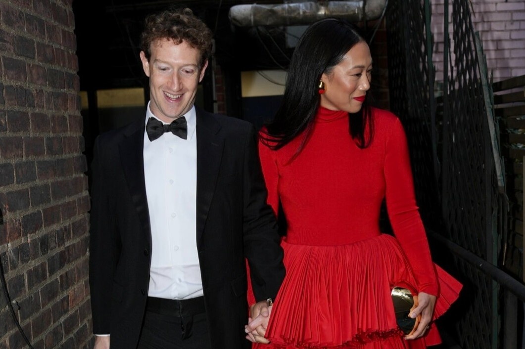 Mark Zuckerberg lan dau du Met Gala voi vo va dong ho hiem thay hinh anh