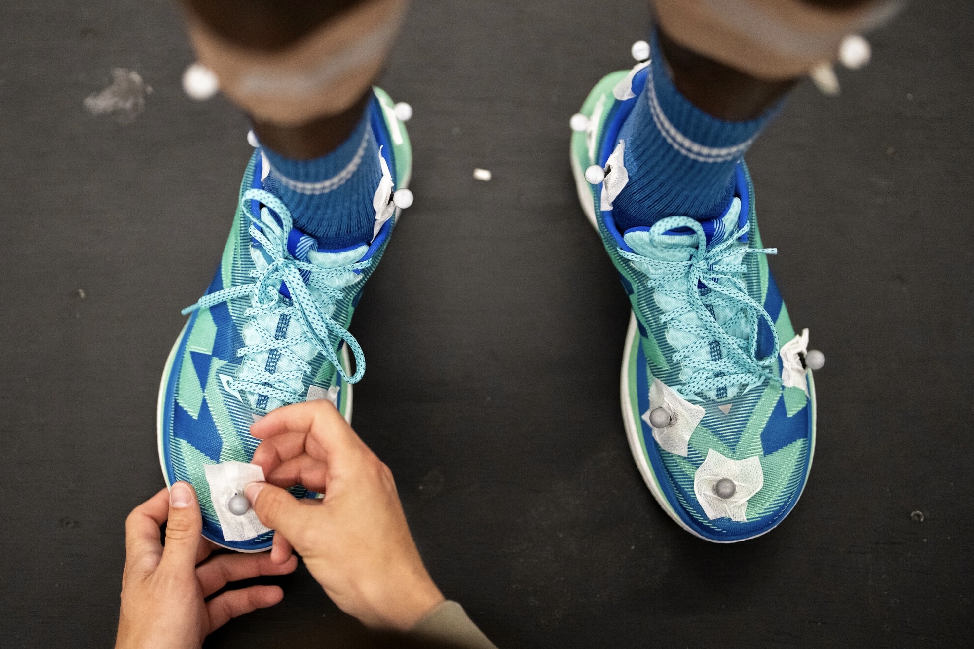 Nike, Puma chay dua tao ‘sieu giay’ marathon hinh anh