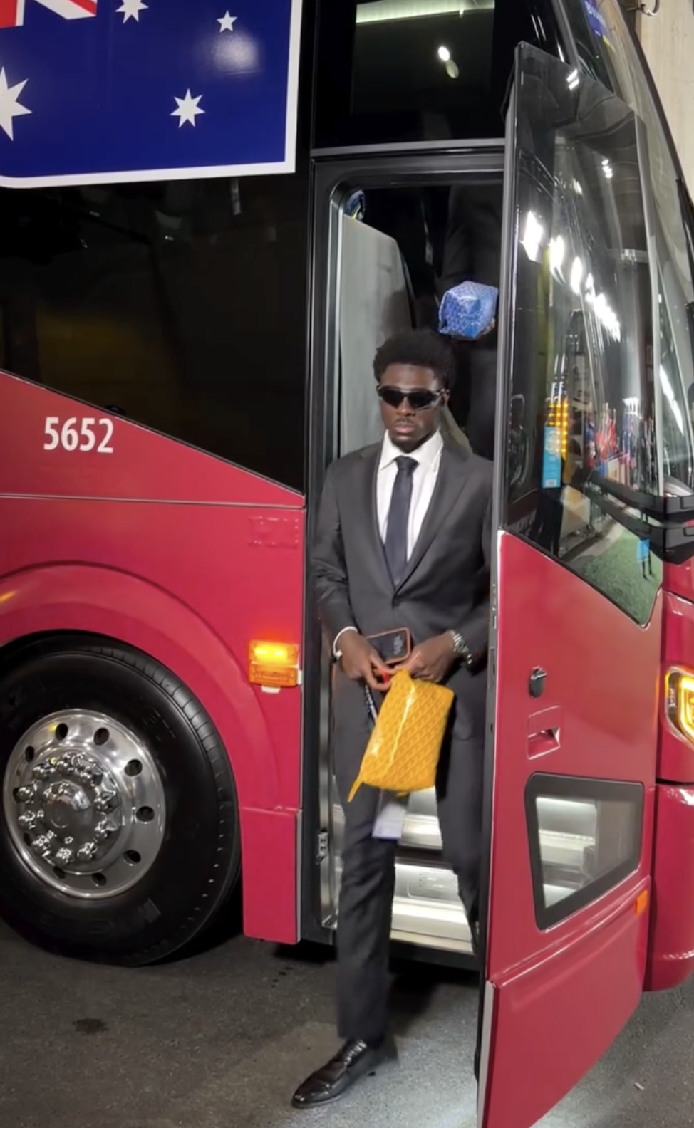suit,  tui xach,  Socceroos,  tuyen Australia, Dior,  Louis Vuitton anh 3
