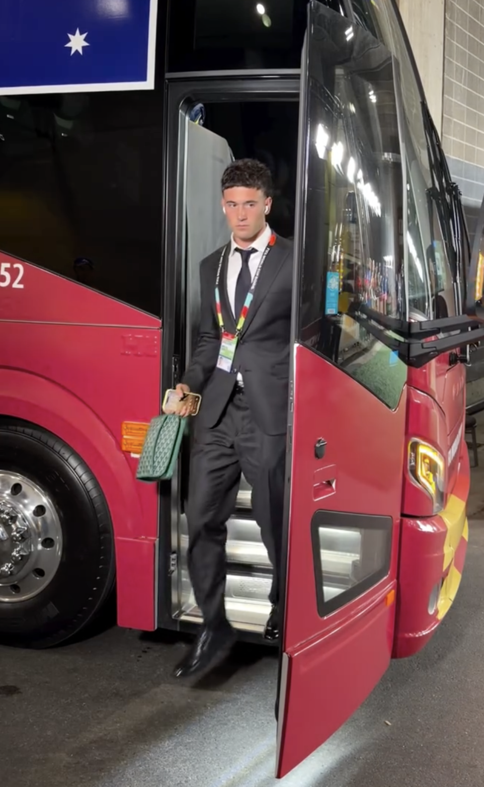 suit,  tui xach,  Socceroos,  tuyen Australia, Dior,  Louis Vuitton anh 10
