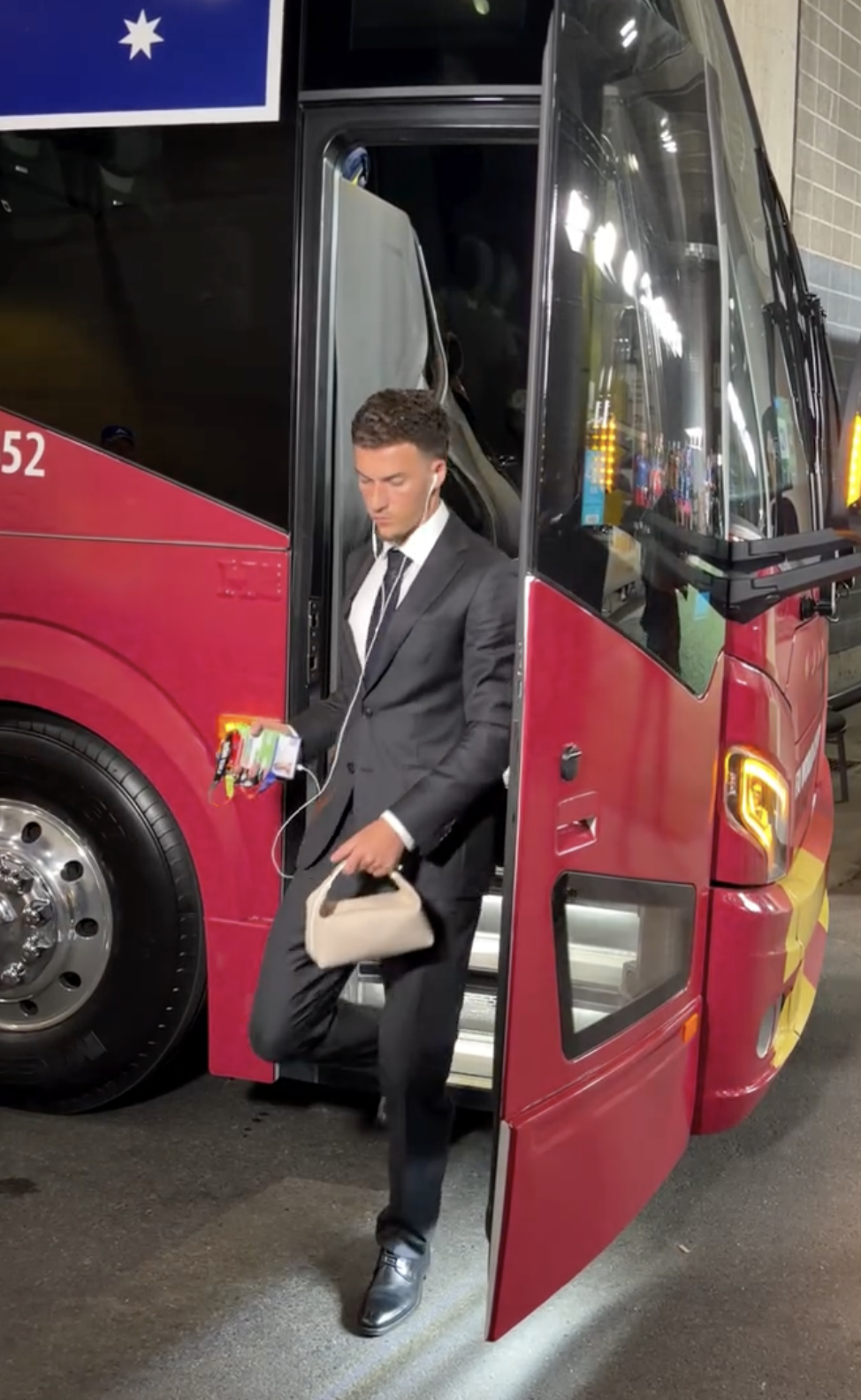 suit,  tui xach,  Socceroos,  tuyen Australia, Dior,  Louis Vuitton anh 9