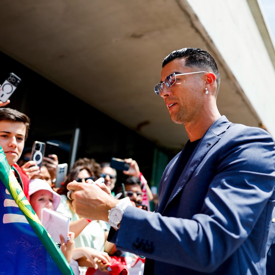 Ronaldo,  hoa tai,  Neymar,  Cristiano Ronaldo,  day chuyen,  nhan, anh 1