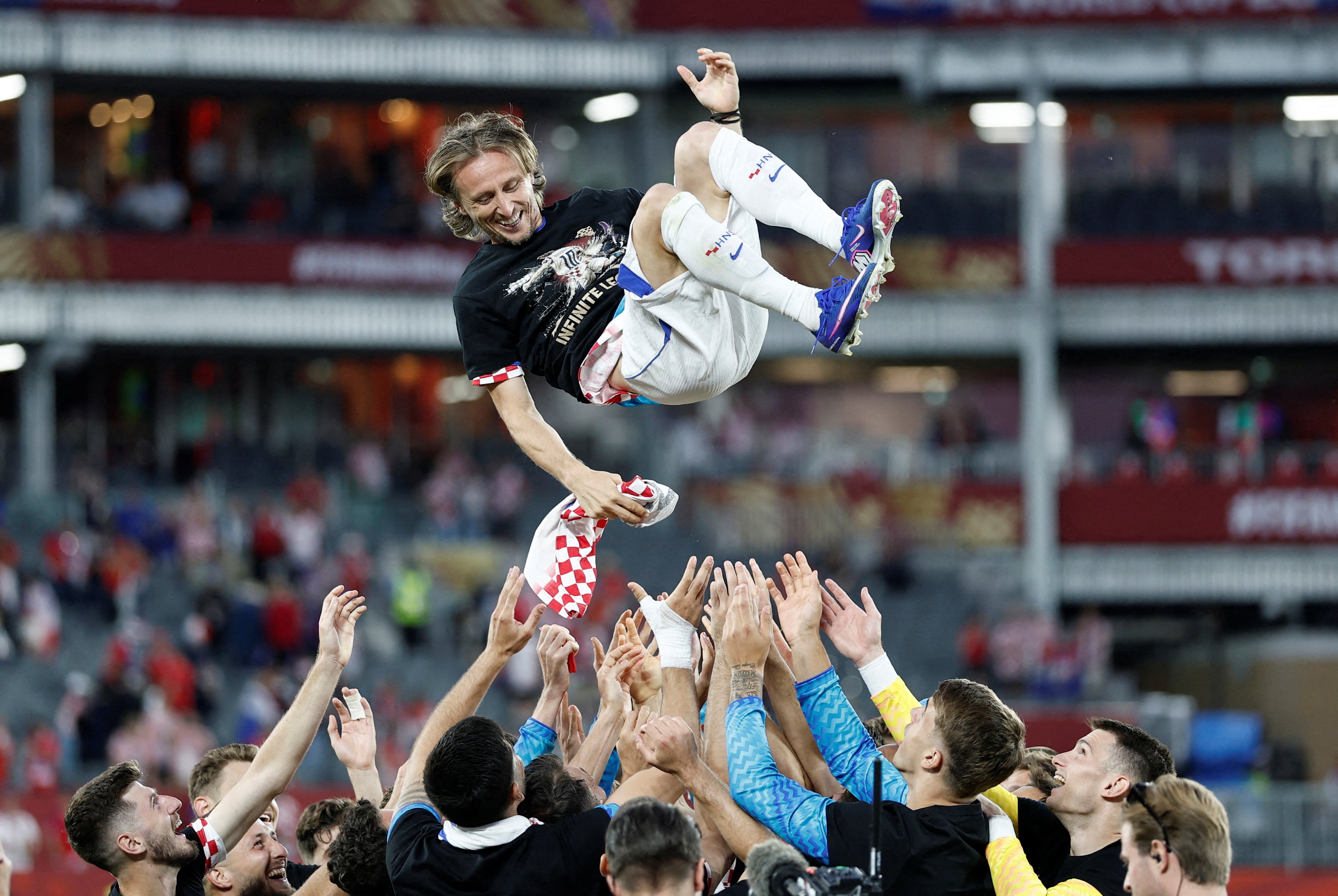 Modric,  Croatia,  200,  tri an,  Cristiano Ronaldo,  Lionel Messi,  Luka Modric anh 1