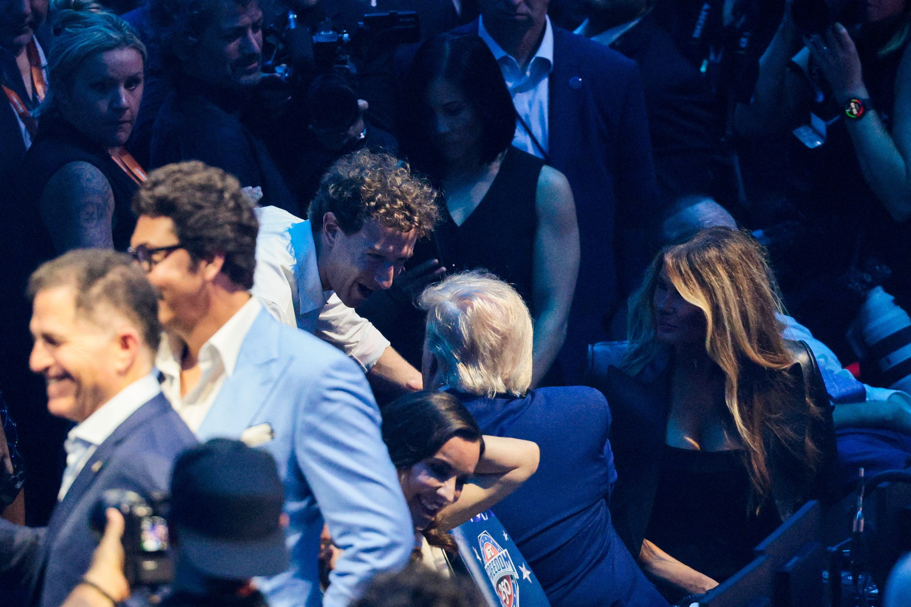 Mark Zuckerberg,  dong ho,  sinh,  Donald Trump,  UFC Freedom 250,  F.P. Journe anh 1