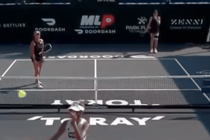 Bang LED 9 m do sap vao VDV tai giai pickleball My hinh anh