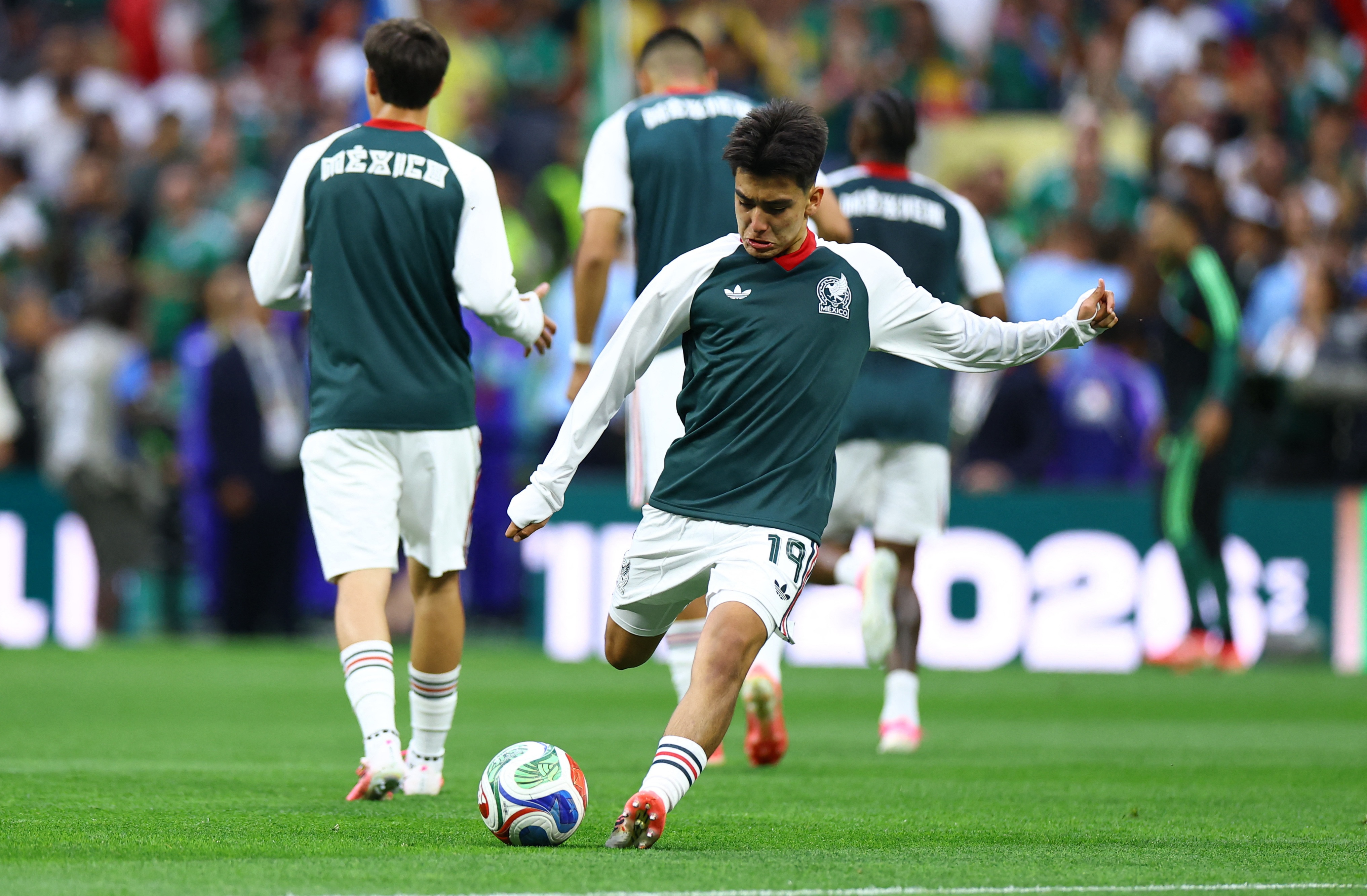 World Cup,  Gilberto Mora,  Mexico,  Tijuana,  Manchester United anh 12