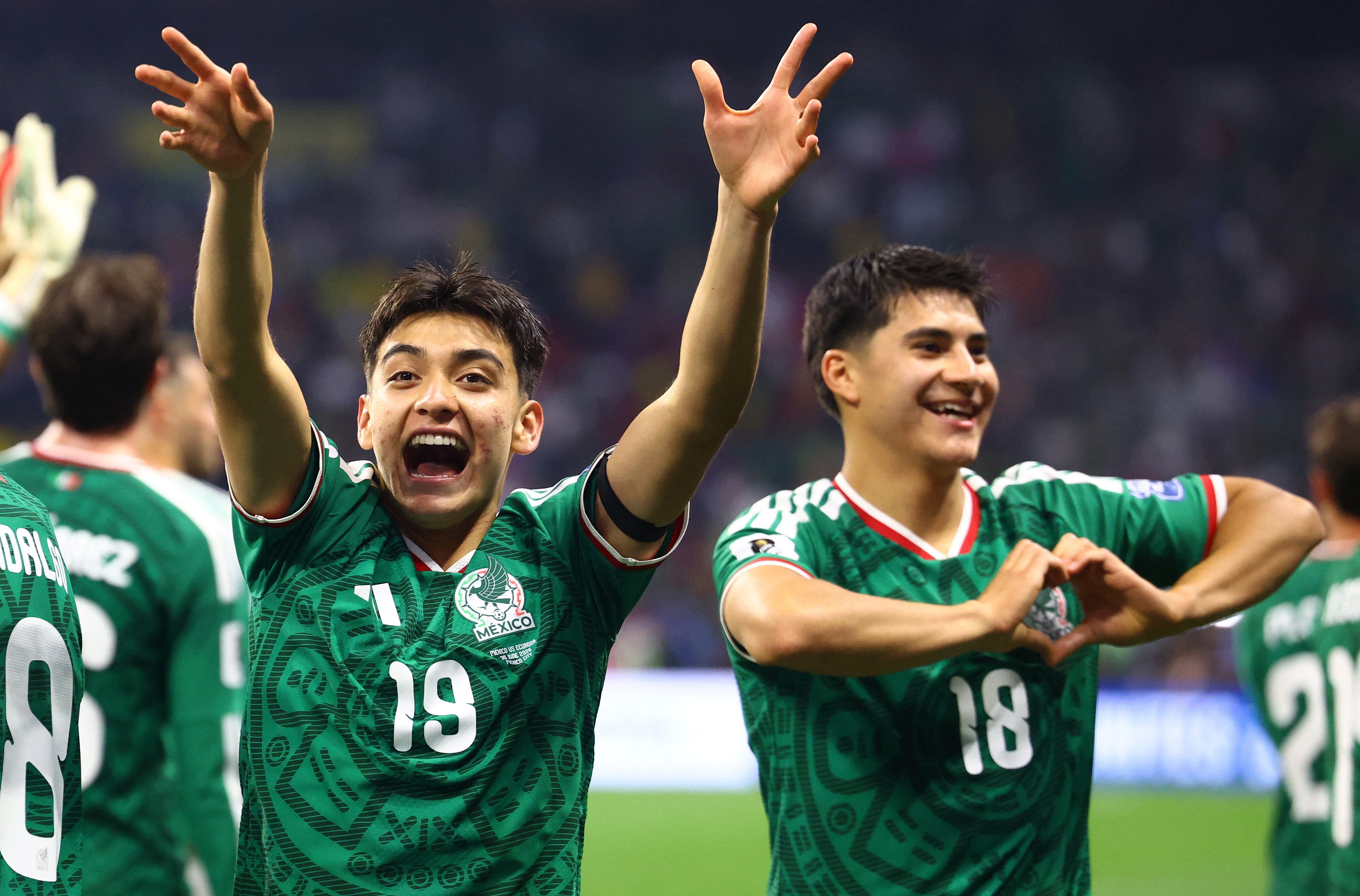 World Cup,  Gilberto Mora,  Mexico,  Tijuana,  Manchester United anh 3