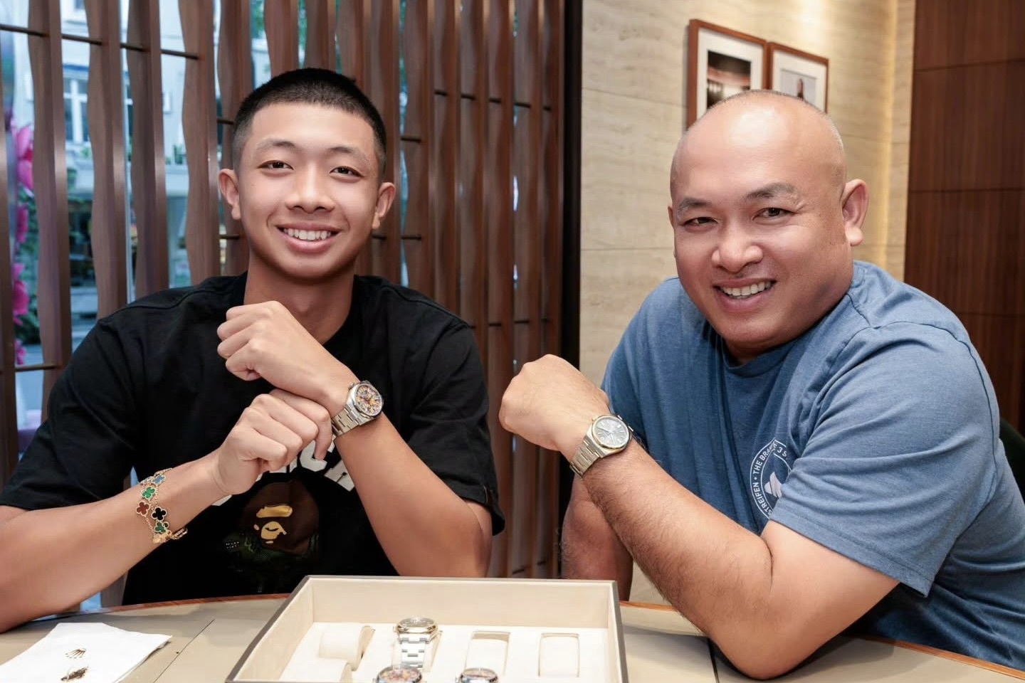 Quang Duong mua dong ho Rolex o TP.HCM tang cha hinh anh