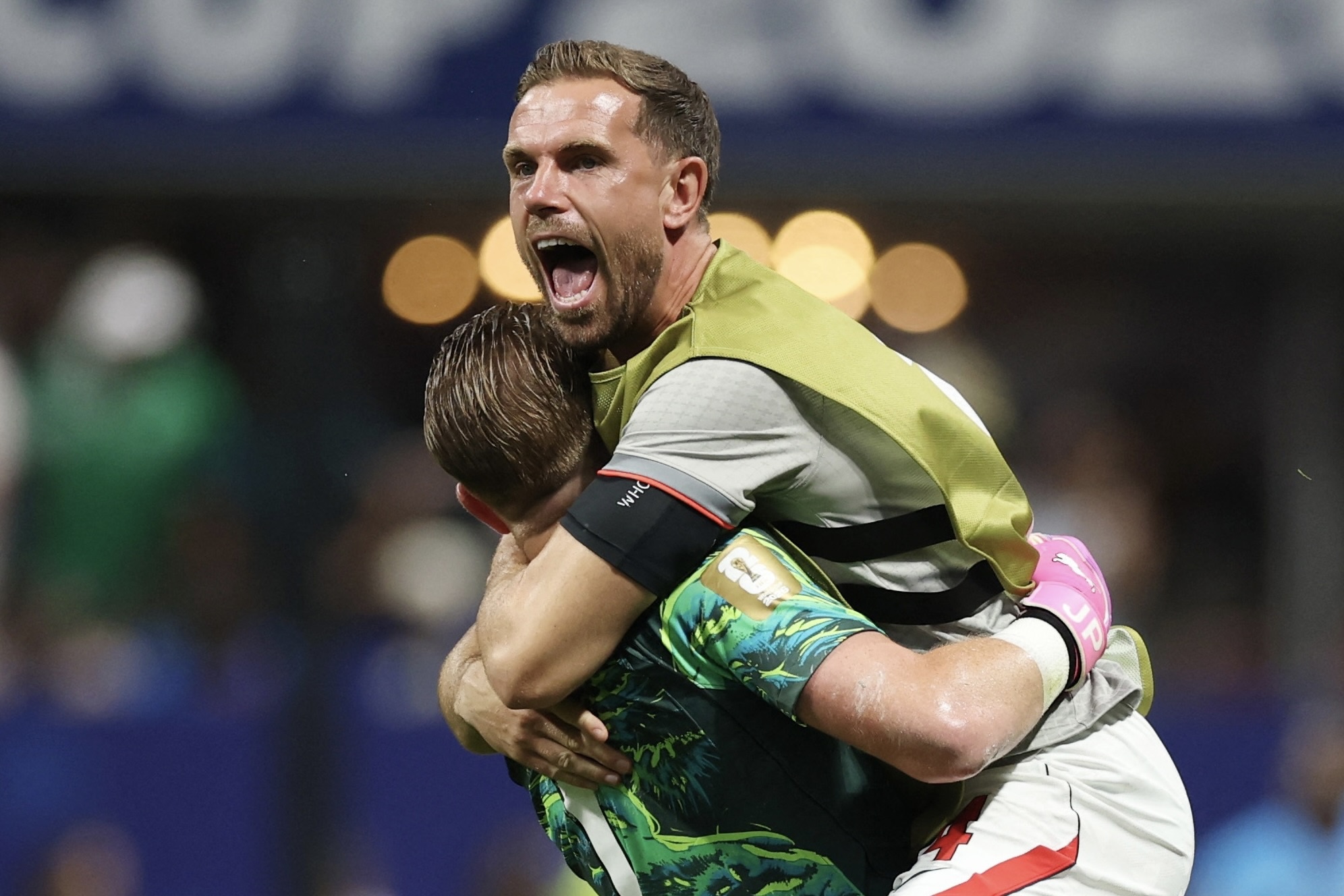 Henderson tro lai tuyen Anh sau gay tay hinh anh