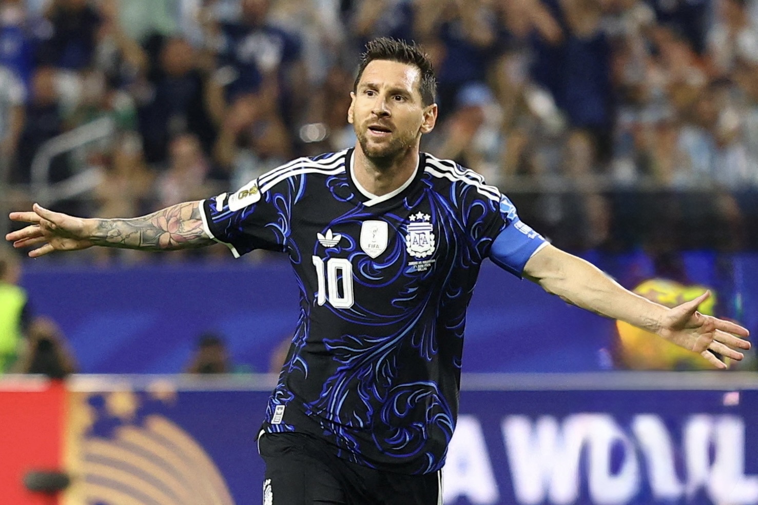 Chiếc áo đấu Argentina từng khiến tuyển Anh 'ôm hận'