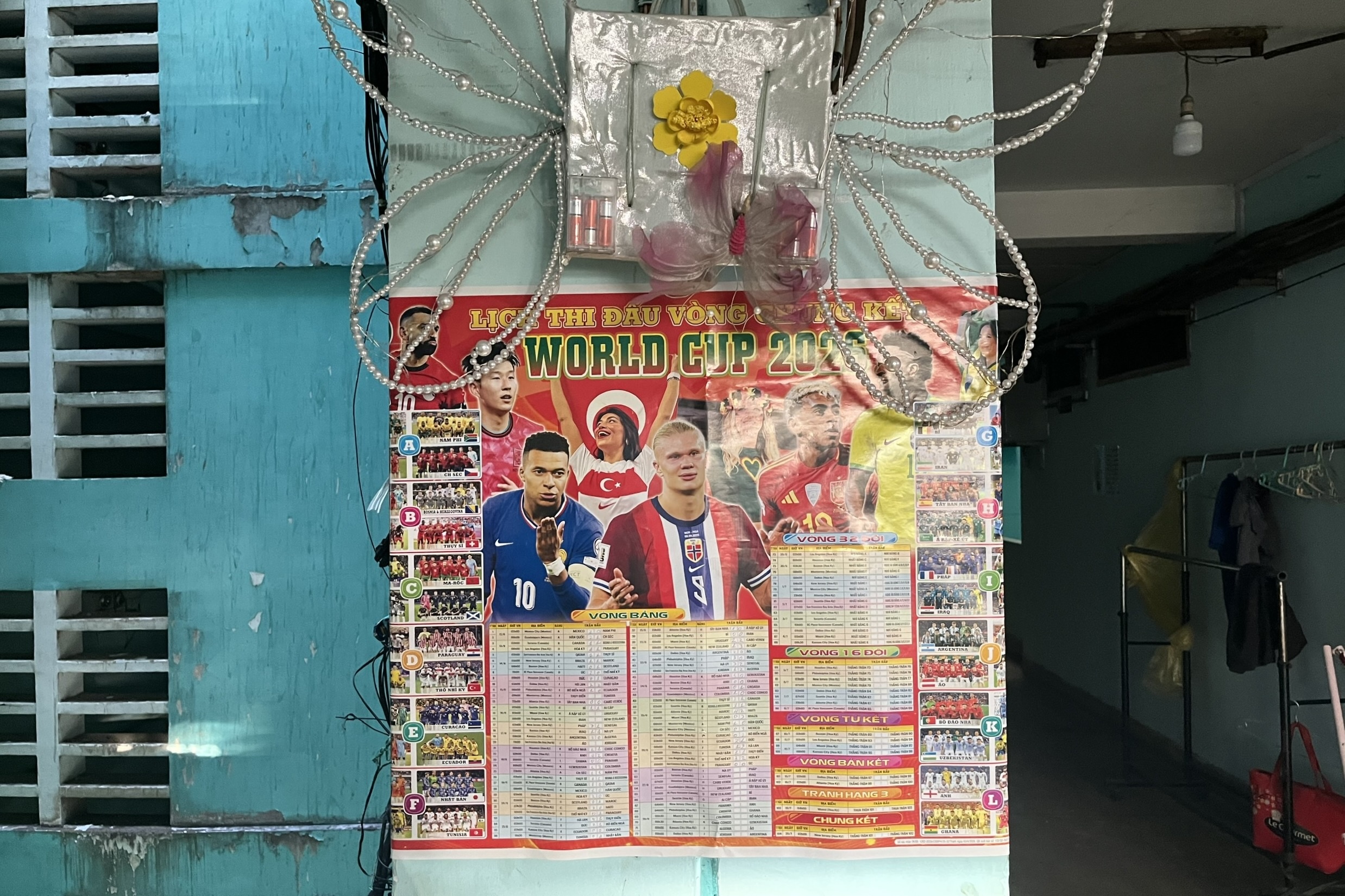 World Cup,  h&agrave;ng x&oacute;m,  xem b&oacute;ng,  cổ vũ,  cư d&acirc;n,  ồn ảnh 2
