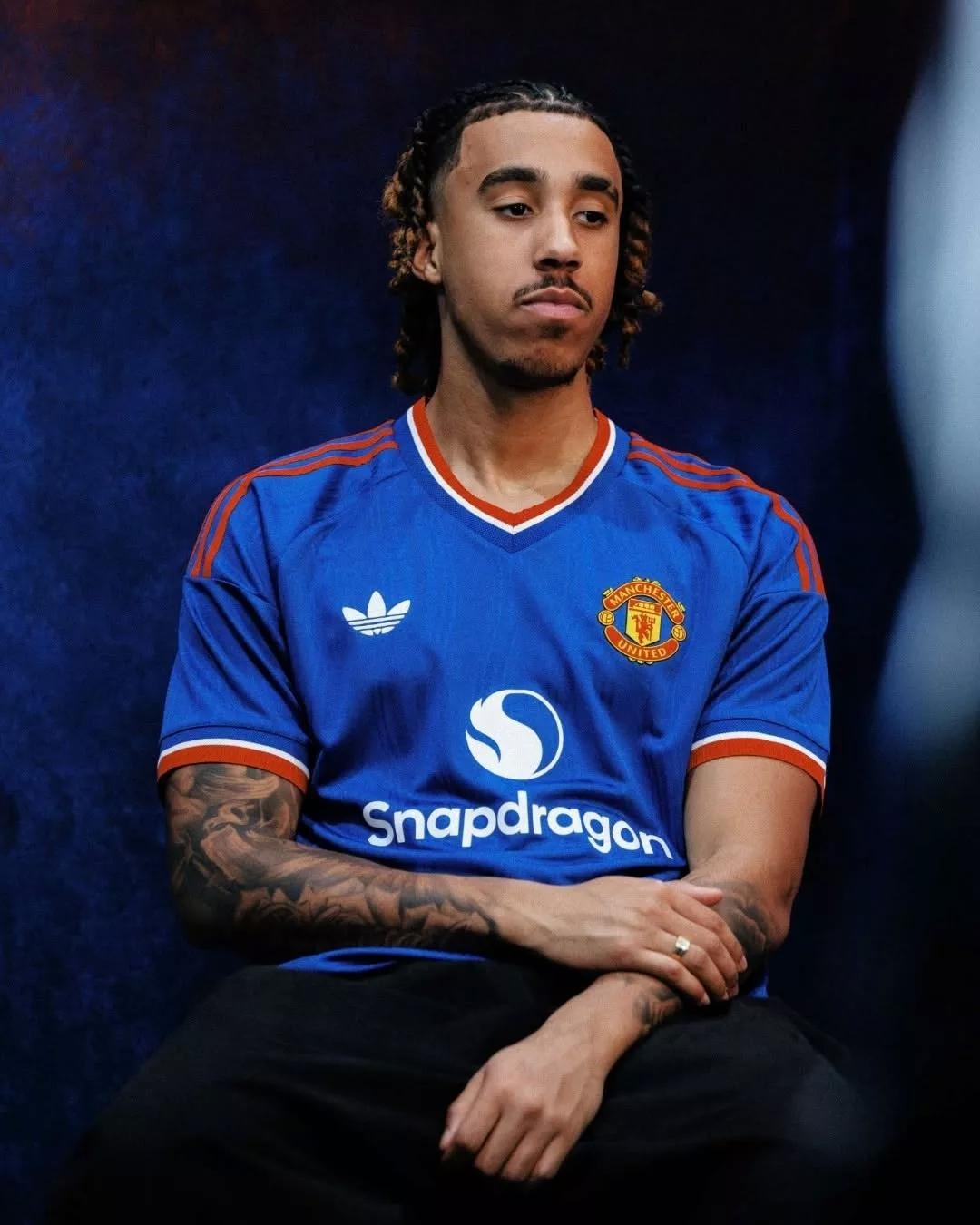 &aacute;o,  Manchester United,  Adidas,  quỷ đỏ,  &aacute;o s&acirc;n kh&aacute;ch ảnh 7