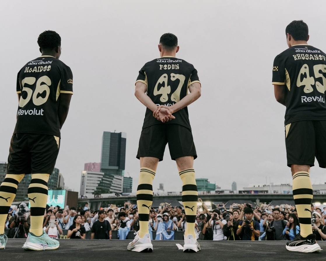 Manchester City,  &aacute;o,  ong,  &aacute;o s&acirc;n kh&aacute;ch,  PUMA,  Etihad Airways,  Manchester ảnh 2