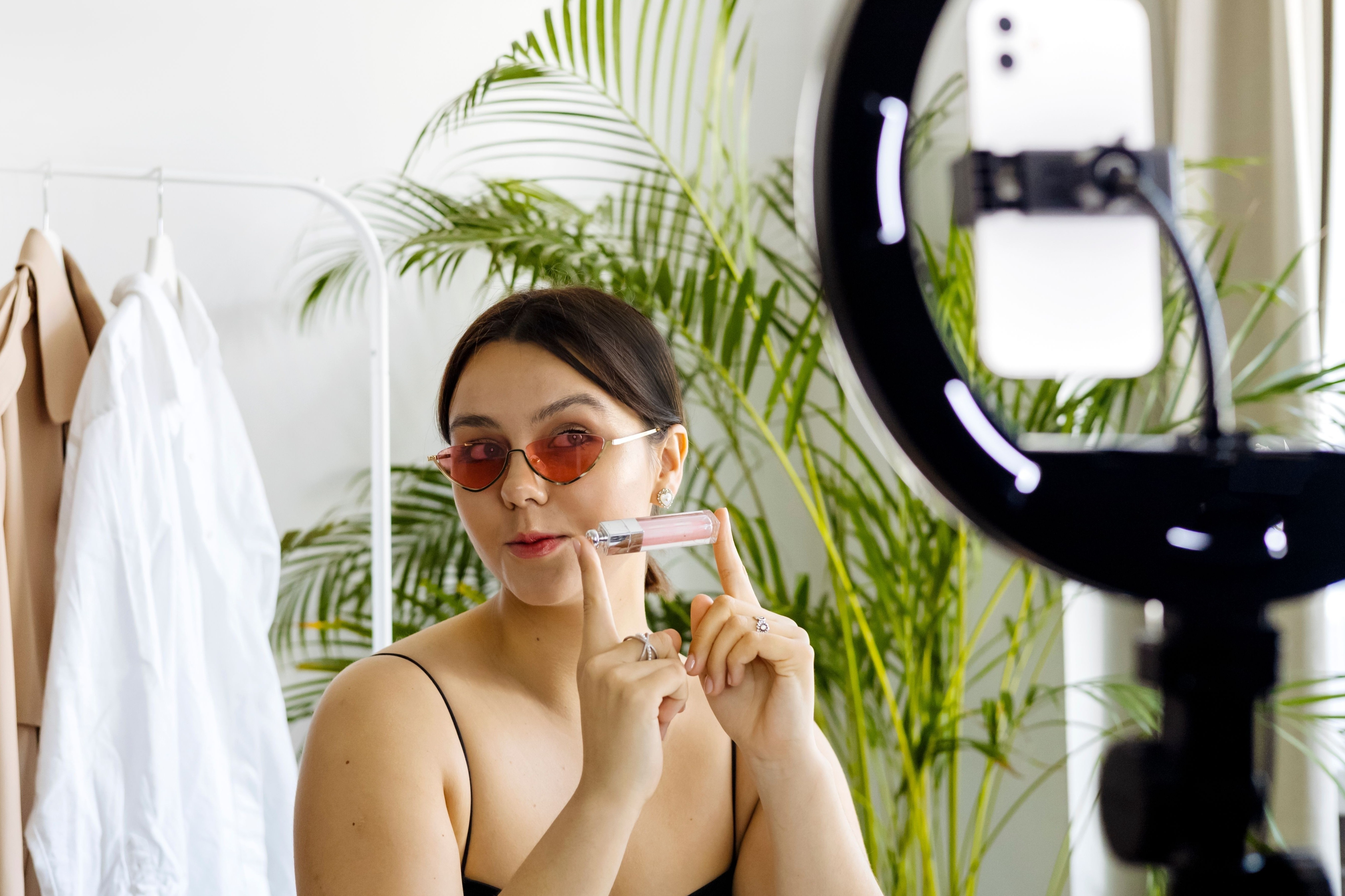 Người trẻ ‘chốt đơn’ kiểu mới