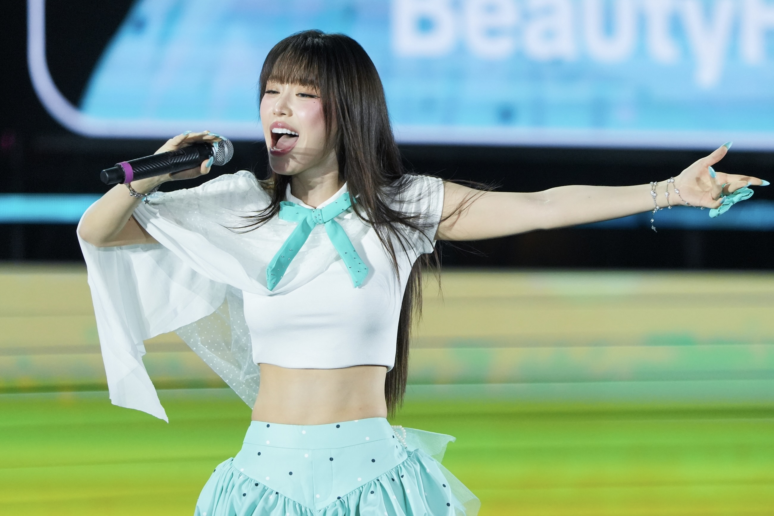 Hàng nghìn fan phủ kín Beauty Concert ở TP.HCM