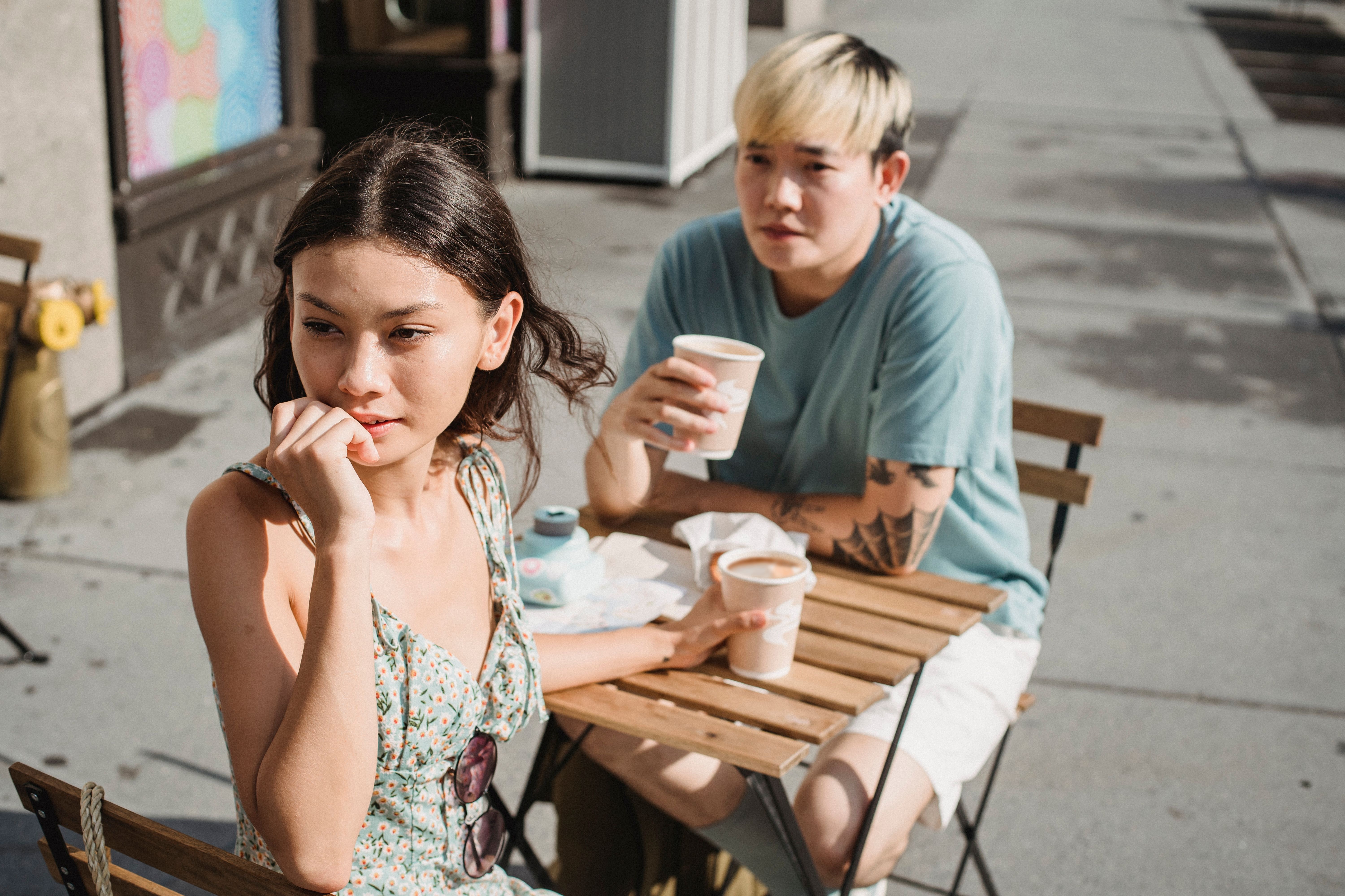 h&ocirc;n,  người trẻ,  tinder,   ảnh 1