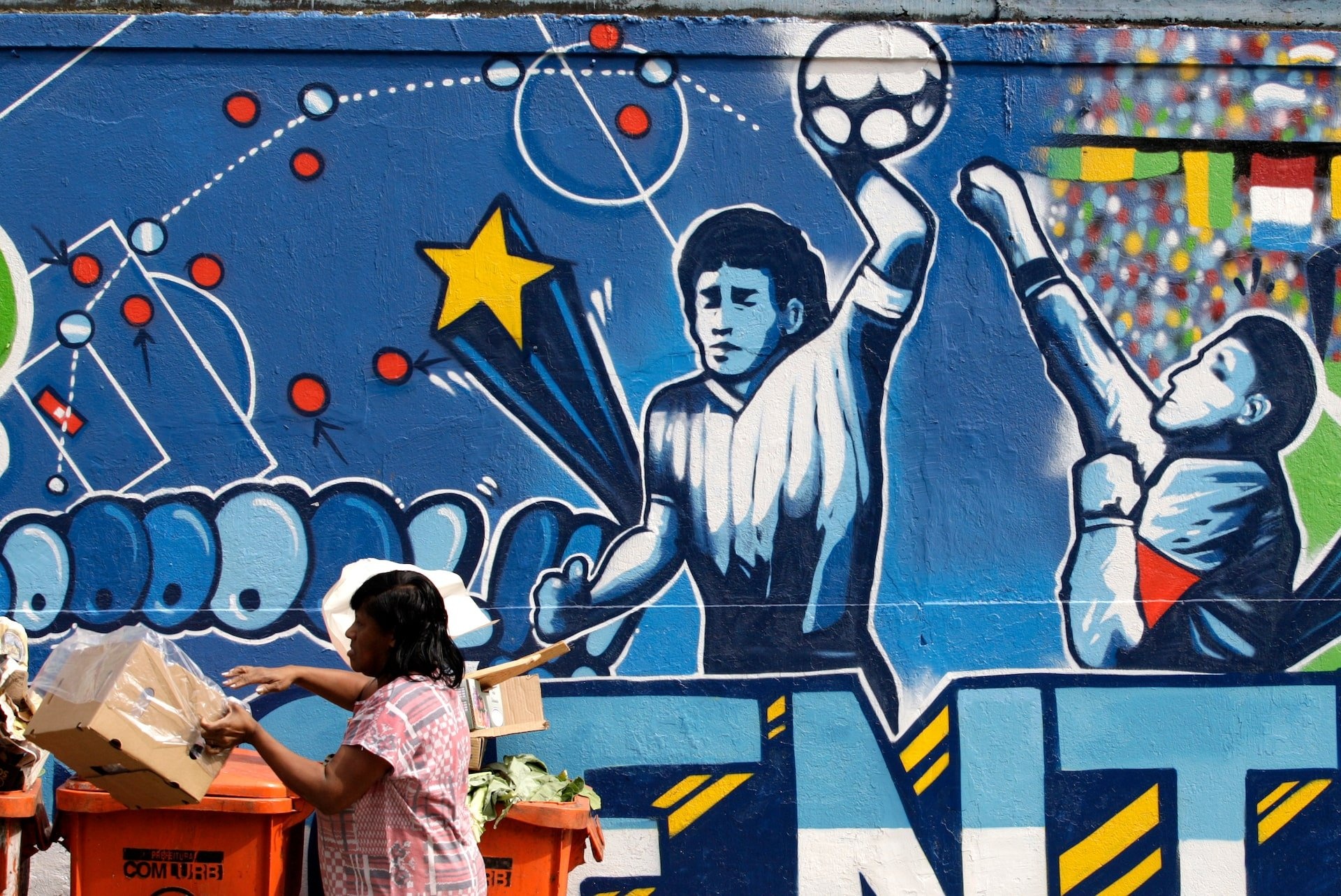 b&oacute;ng,  Maradona,  B&agrave;n tay của Ch&uacute;a,  Heritage Auctions,  World Cup,  Adidas Azteca,  Peter Shilton ảnh 1