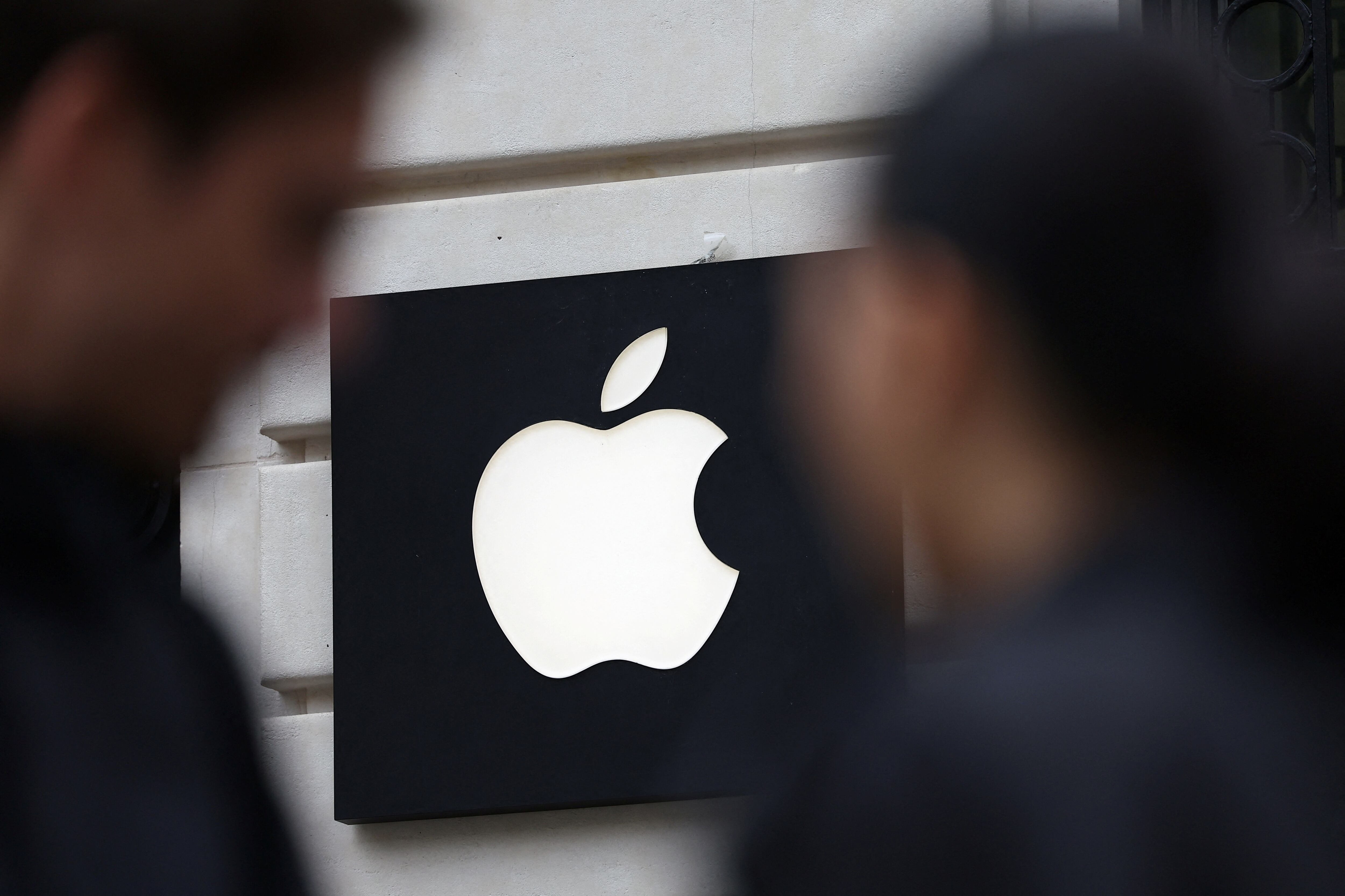 Tân CEO Apple nhận lương 58 triệu USD nhưng vẫn chưa phải cao nhất