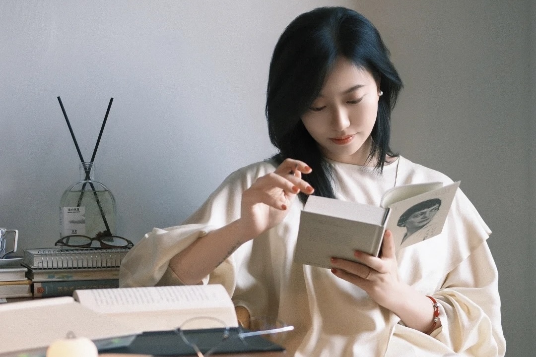 s&aacute;ch,  vui,  chồng s&aacute;ch,  niềm vui,  tsundoku,  Dopamine ảnh 1