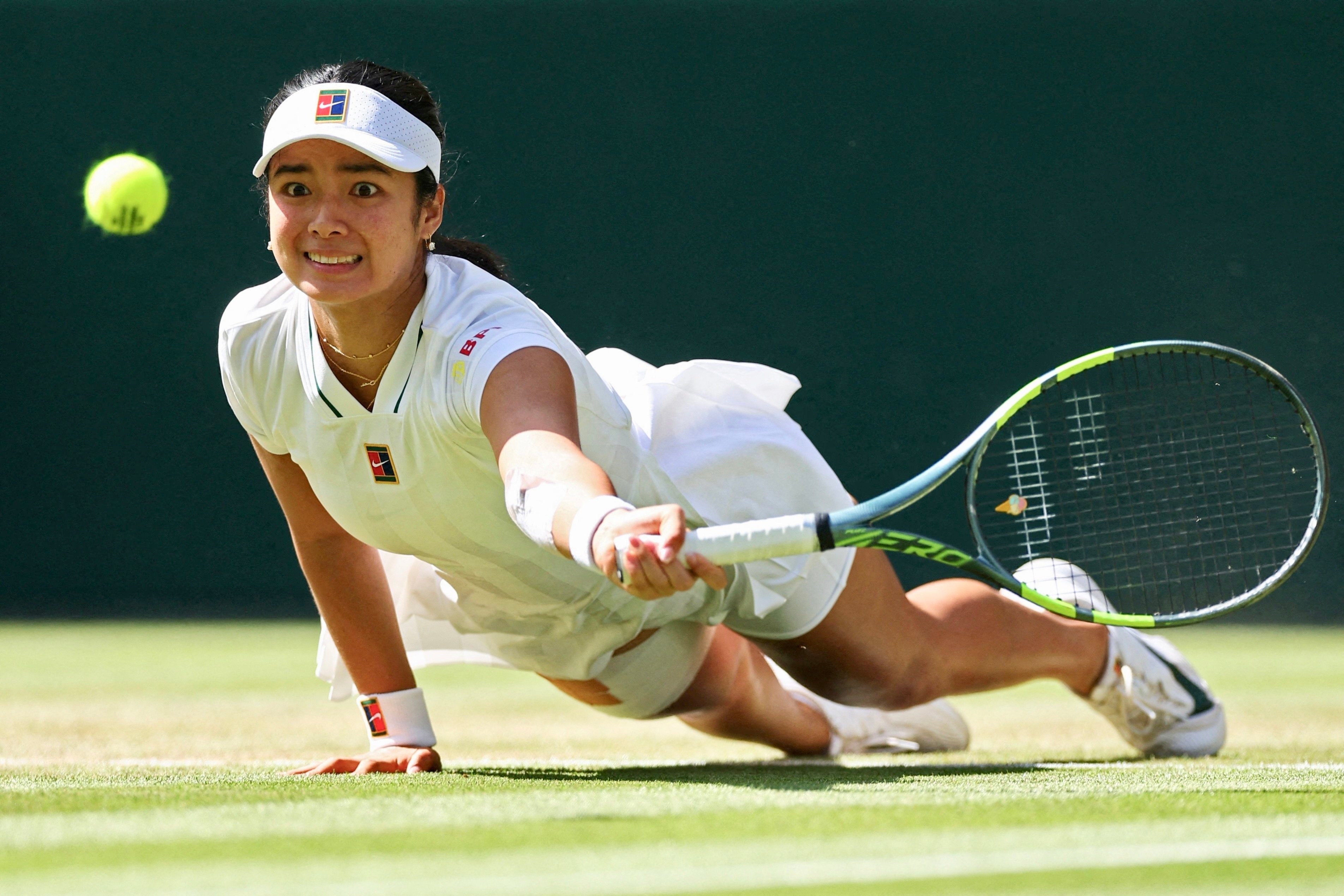 Thói quen kỳ lạ lúc gián đoạn trận đấu của học trò Rafael Nadal