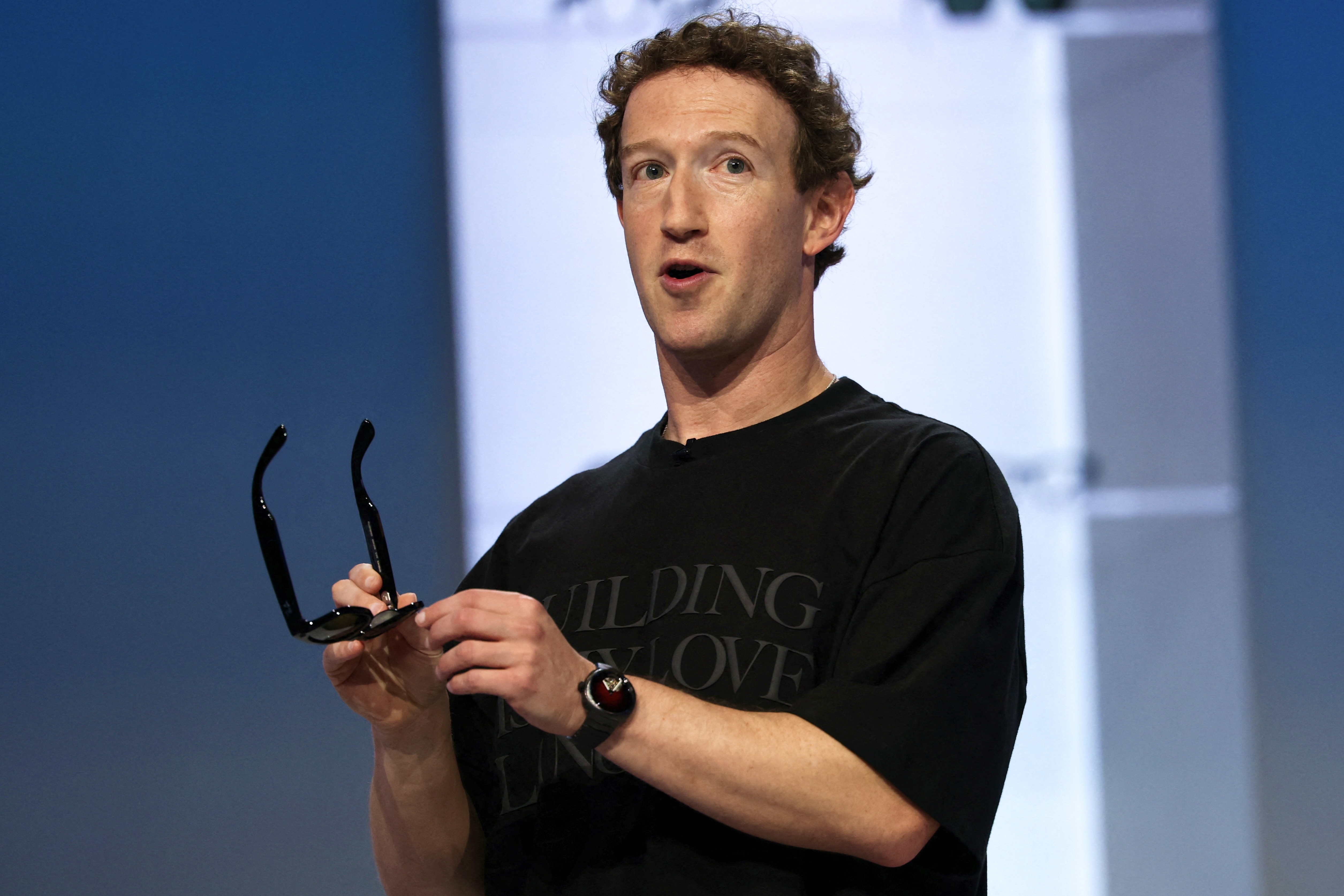 Mark Zuckerberg liên tục đổi đồng hồ 'hàng hiếm' trong tháng 9