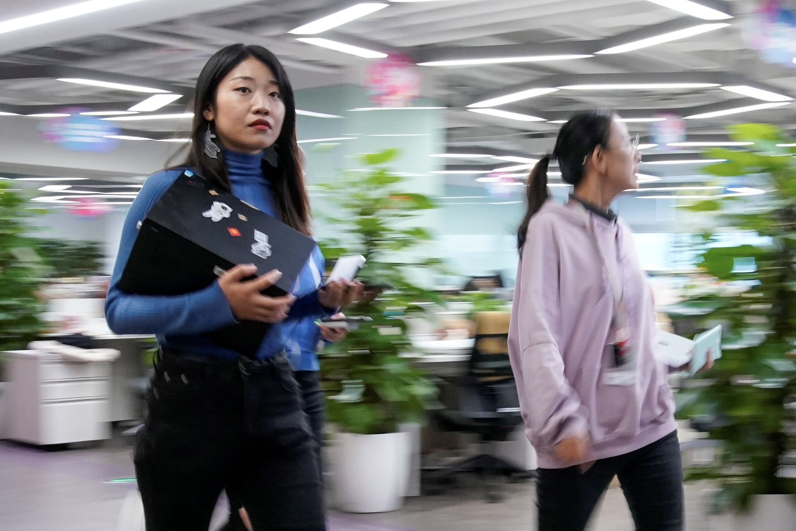 Người trẻ Trung Quốc 'mất việc' khi chưa kịp đi làm