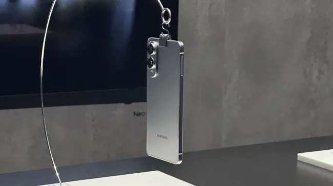 Samsung co the phai huy ra mat dien thoai sieu mong Galaxy S25 Edge hinh anh