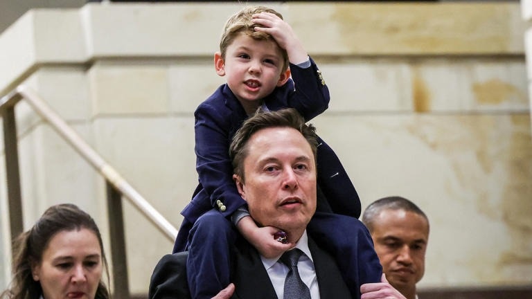 Chien thuat 'quan ly' 4 ban gai, 14 con cua Elon Musk hinh anh