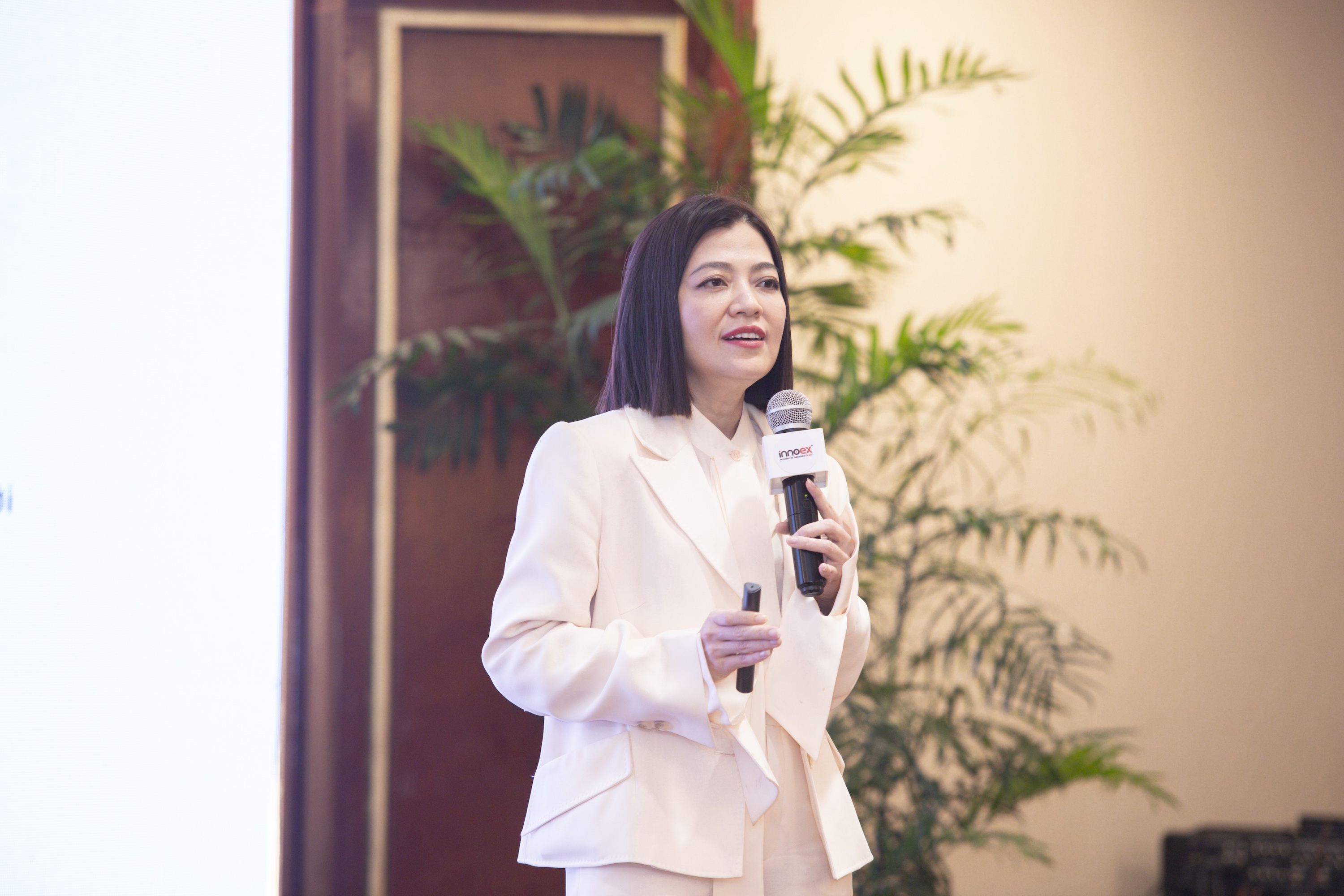 doi moi sang tao anh 2