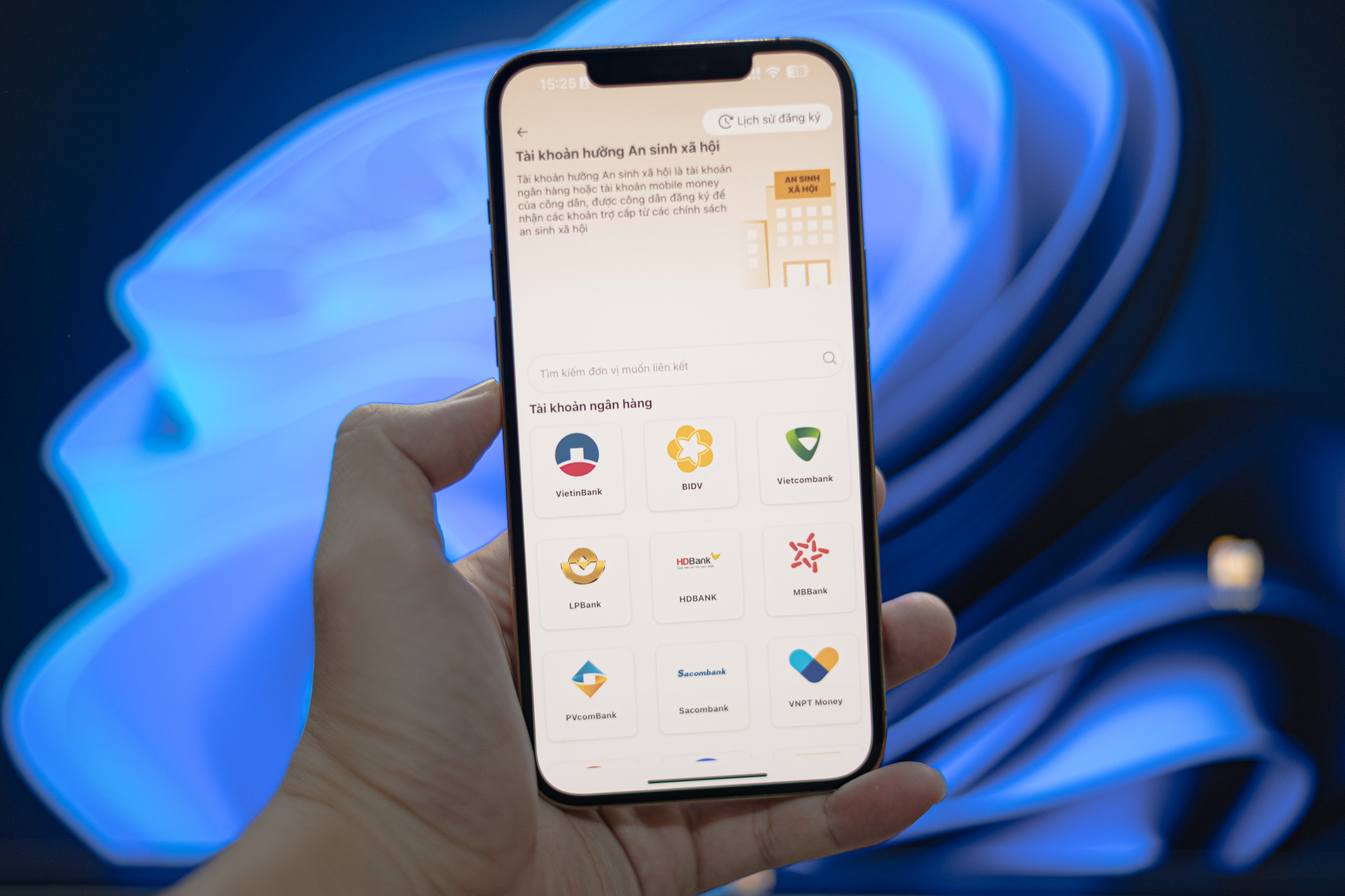 Cach lien ket tai khoan tren VNeID de nhan qua tang cua Chinh phu hinh anh