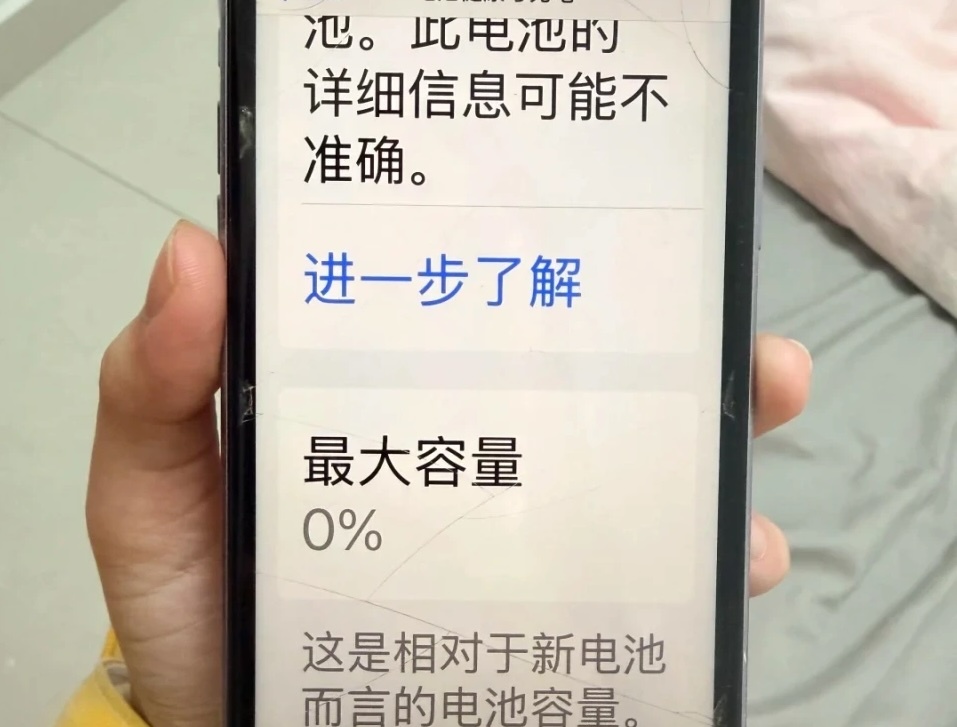 Ly do pin iPhone chai con 0% hinh anh