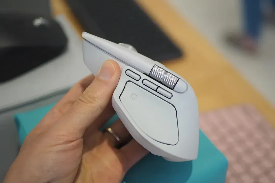 Loi ngo ngan cua Logitech hinh anh