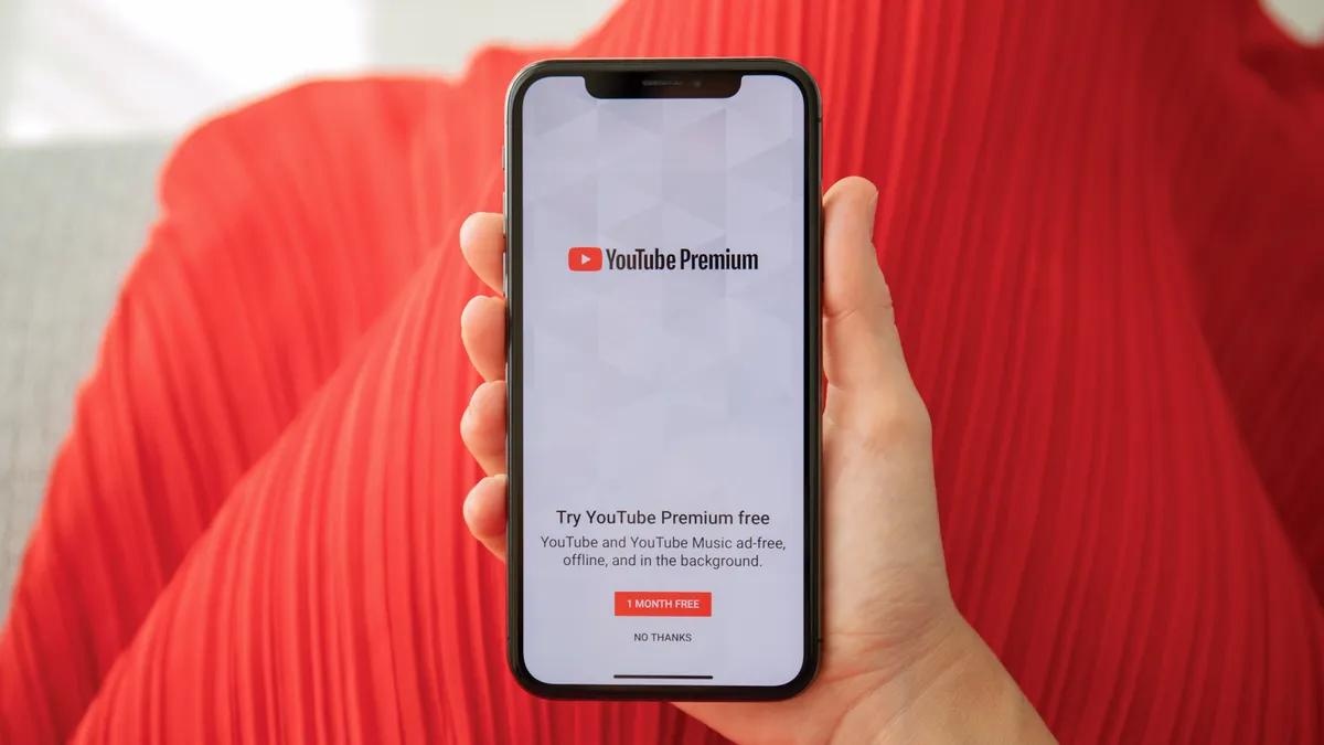 YouTube siết tài khoản gia đình, người bán gói Premium tháo chạy
