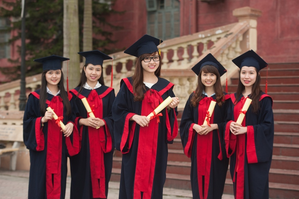 Dai hoc Phuong Dong tuyen sinh hai nganh moi hinh anh