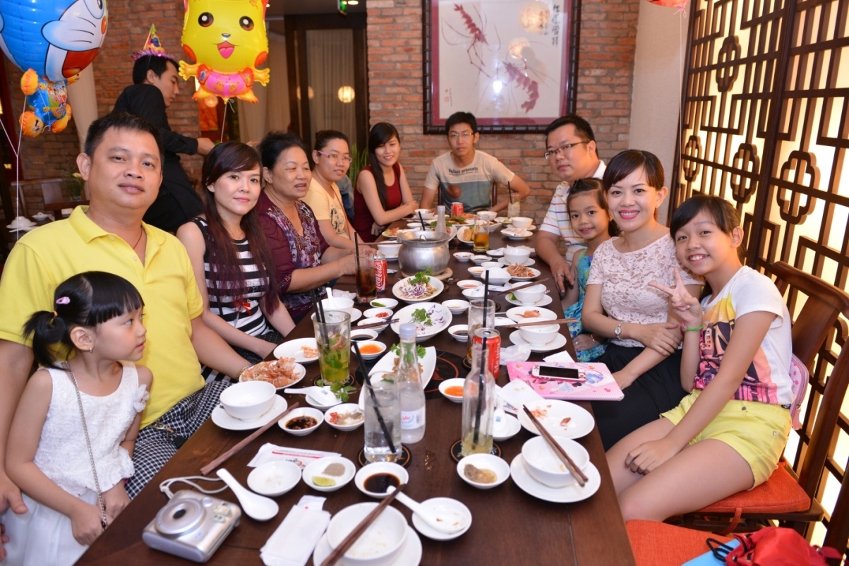 Den Vuong Quoc Tom don Trung thu ngot ngao hinh anh