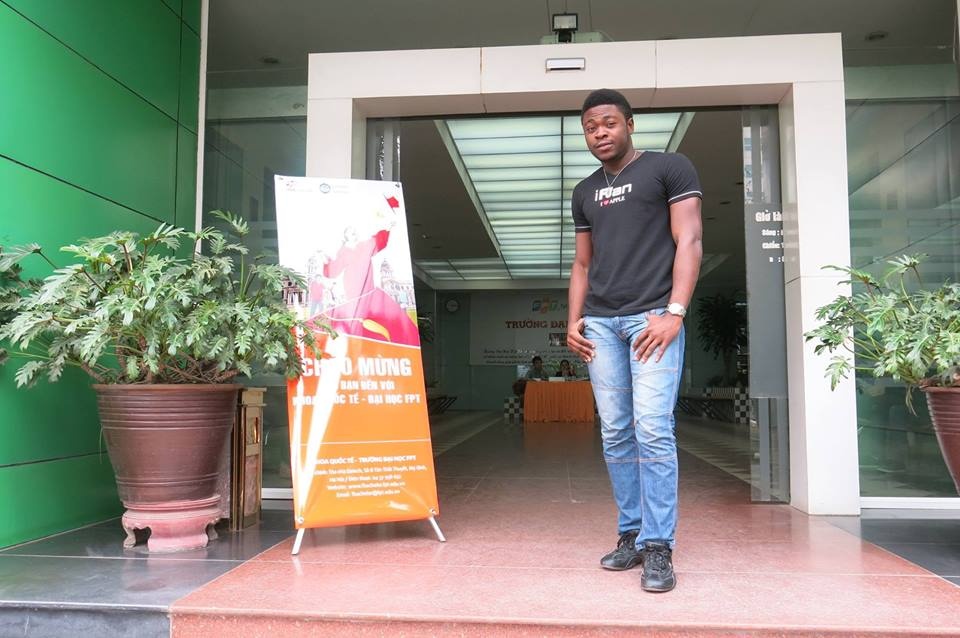 Hiện tại, Jesuloluwa làm việc tại Khoa Quốc tế - ĐH FPT.