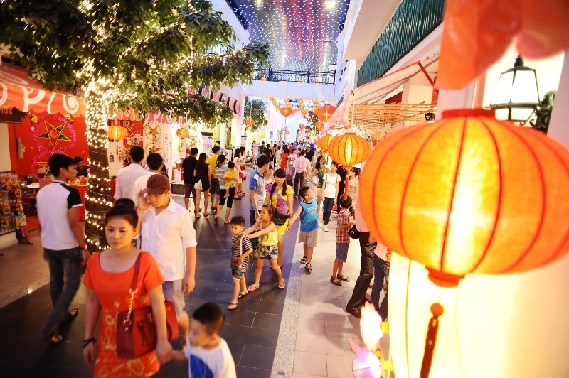 Vincom ruc ro hut khach dip Trung thu hinh anh