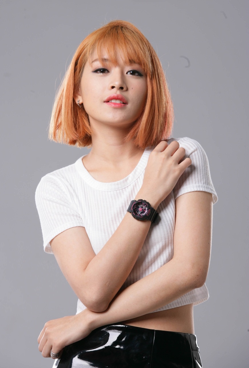 Gio vang mua sam cung Chi Pu tai shop CASIO hinh anh