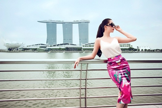 Ngoc Trinh chup anh tai Singapore hinh anh