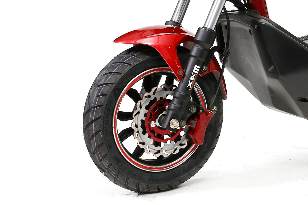 Điểm nhấn của chiếc xe chính là những chi tiết được chế tạo công phu, mang vẻ cá tính, thể thao nhưng vẫn tạo sự thoải mái cho người đi xe.