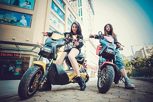 Xe dien 'dam chat' Hollywood hinh anh