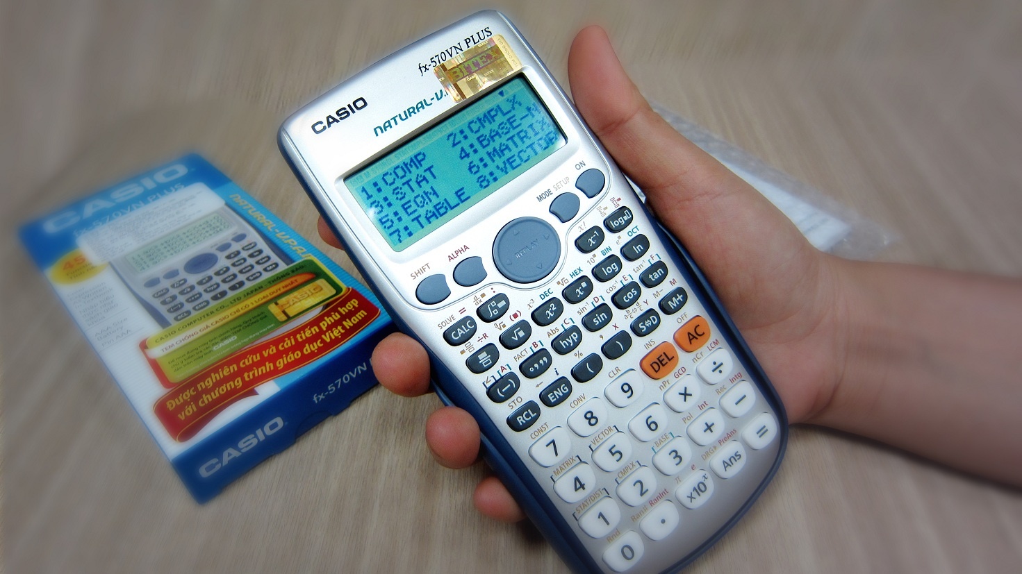 Casio fx-570VN PLUS là máy tính khoa học được Casio sản xuất năm 2013 độc quyền cho Việt Nam.