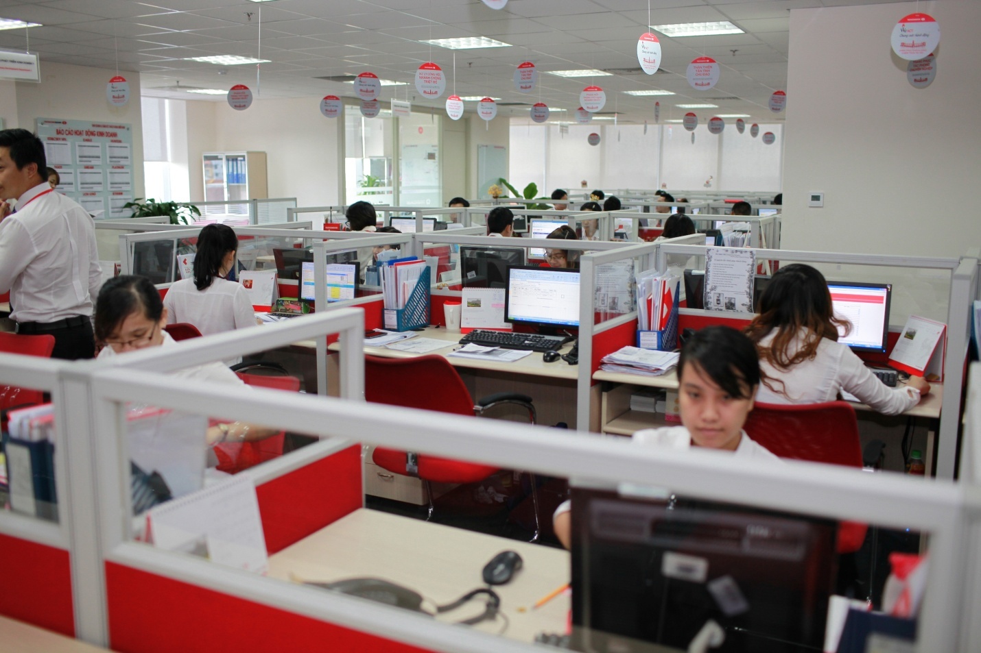 Moi truong lam viec hien dai tai tru so mien Nam Techcombank hinh anh