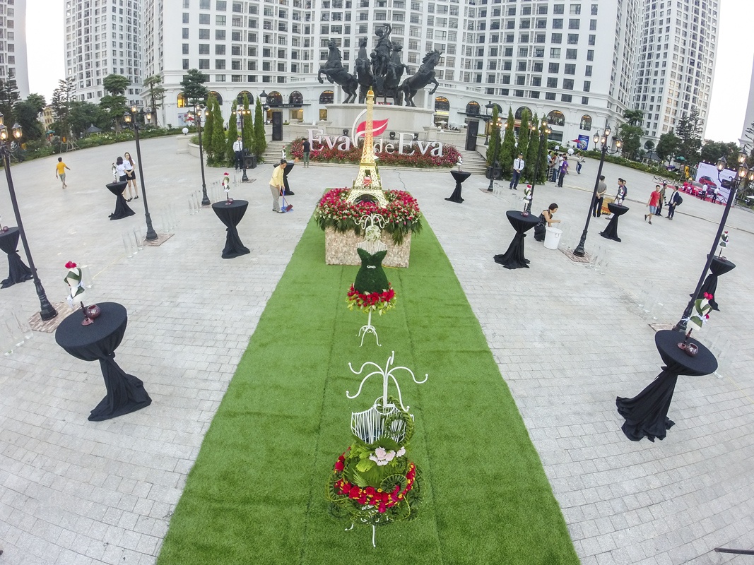Eva de Eva đã đưa cả Paris đến Hà Nội trong không gian Show diễn của Đẹp Fashion Runway 3.